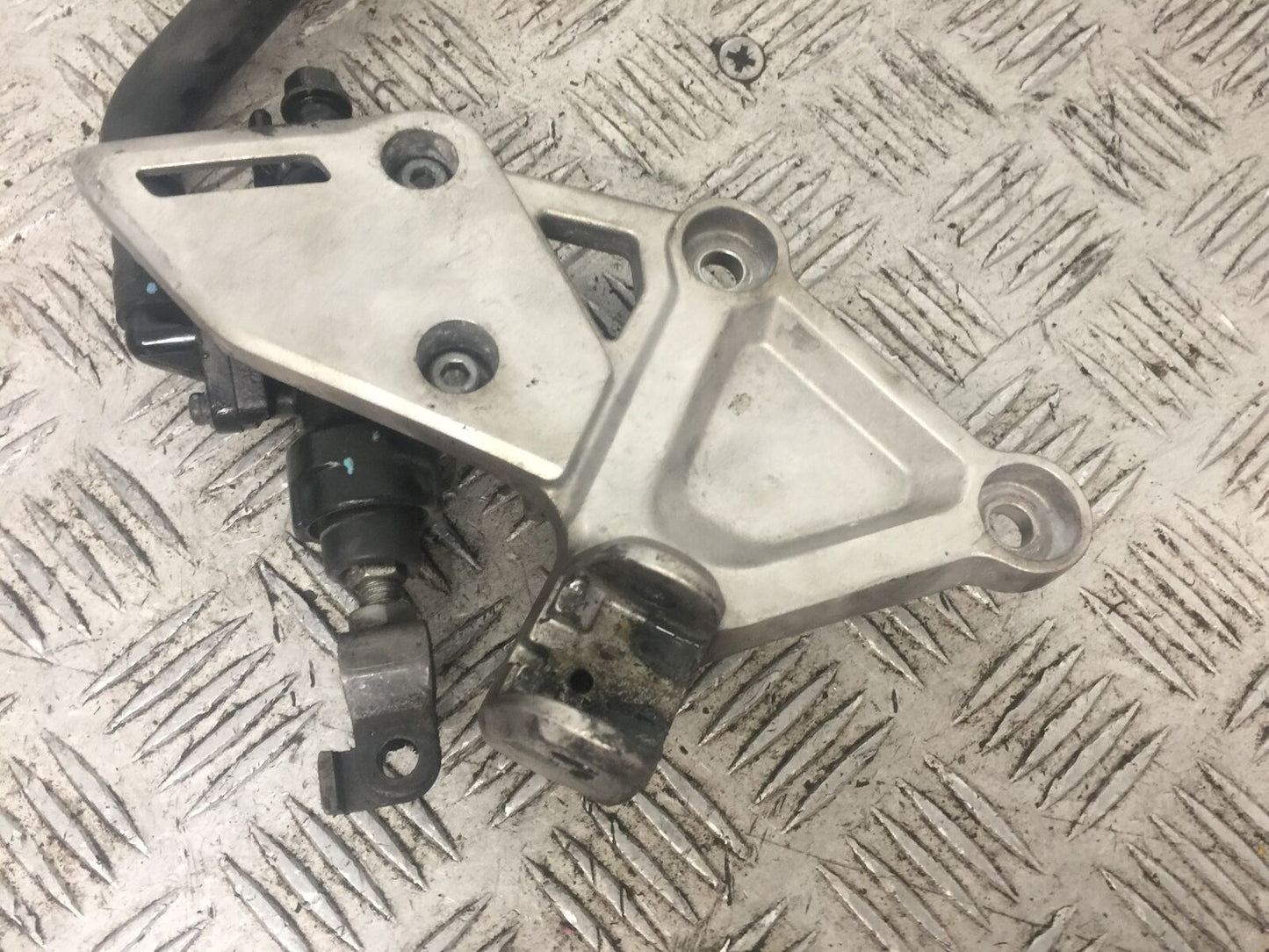 HONDA CB650 R CB 650 R FRONT RIGHT HANGER  YEAR 2019-2021 (STOCK 776)