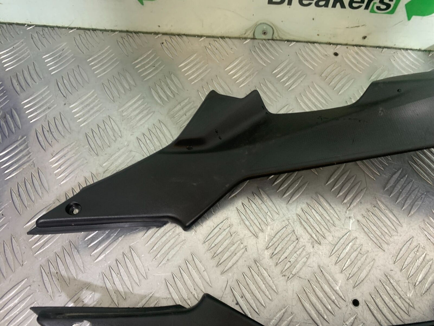KAWASAKI Z650 ER650 KNFAN LEFT & RIGHT SIDE INFILLS  YEAR 2022-2024 (CMB1112)