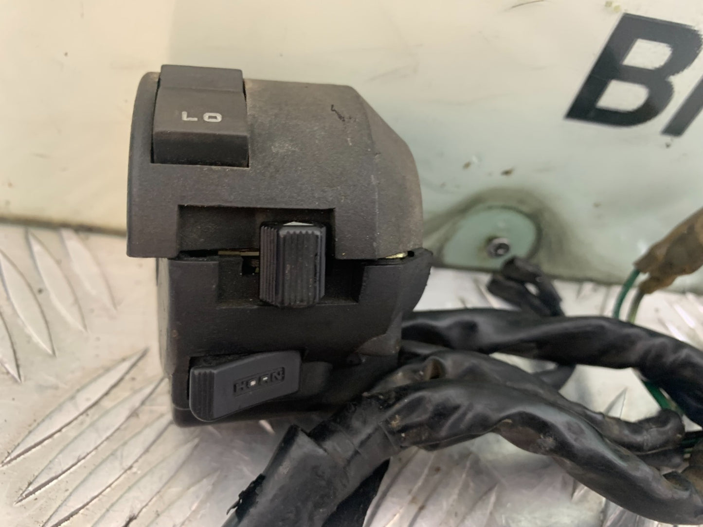 HONDA VT700 VT 700 SHADOW LEFT SWITCH GEAR  YEAR 1984-85 (CMB1328)