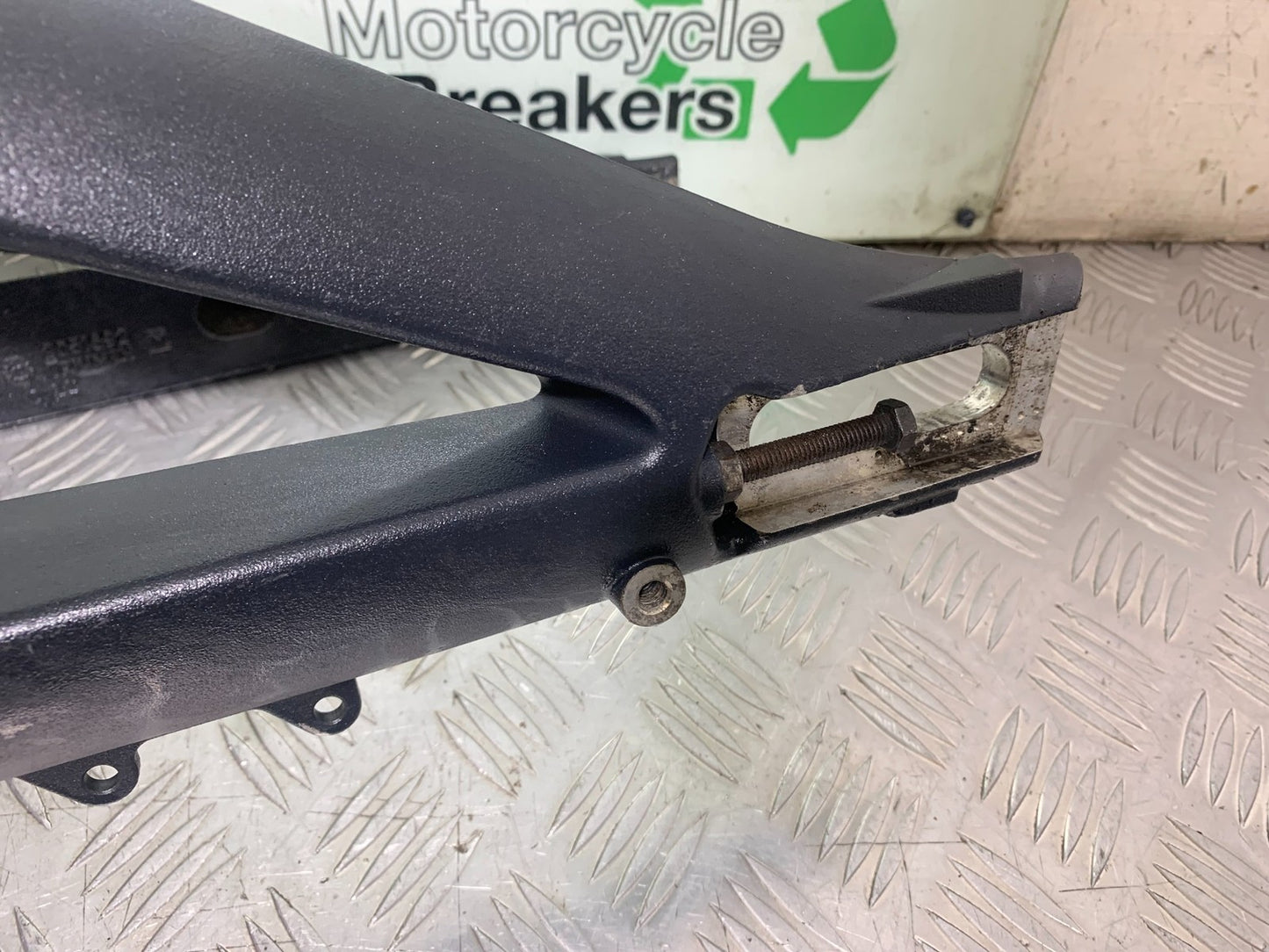 TRIUMPH 675 STREET TRIPLE R SWINGARM YEAR 2013 - 2016 (CMB1221)