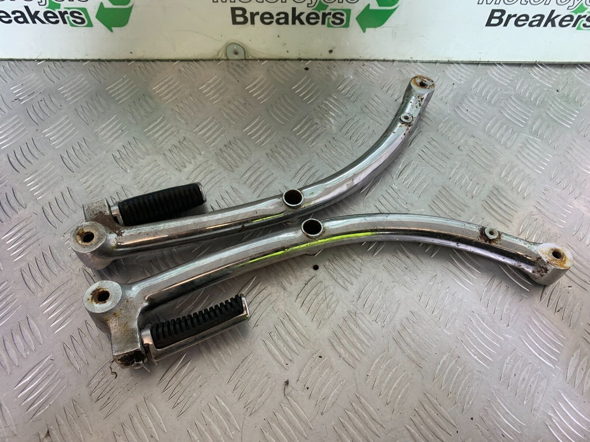 SUZUKI VS1400 VS 1400 INTRUDER REAR FOOTPEGS AND RAILS   YEAR 1988 (CMB1077)