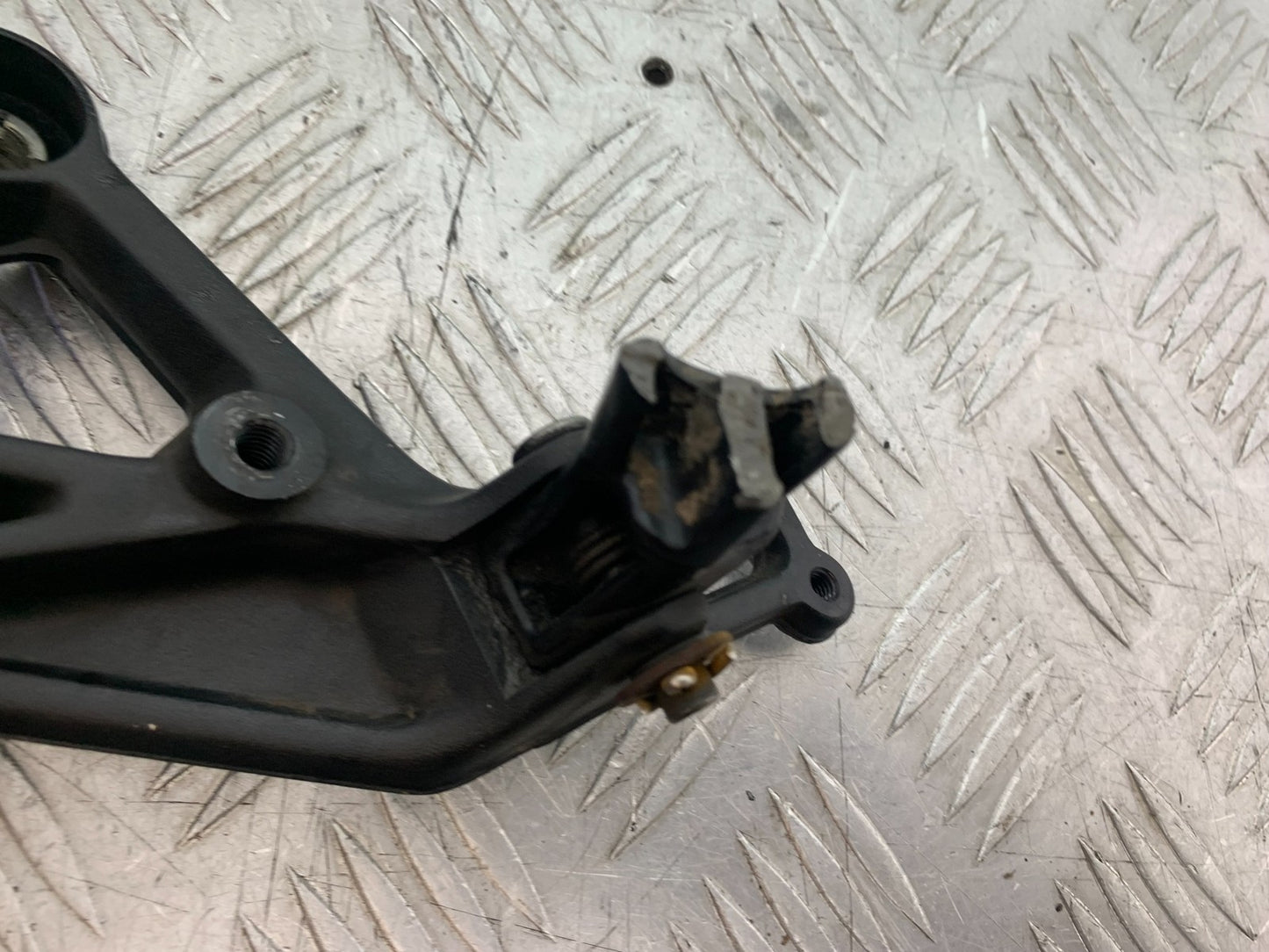 KTM DUKE 125 FRONT LEFT HANGER  YEAR 2017-2022 (CMB1274)