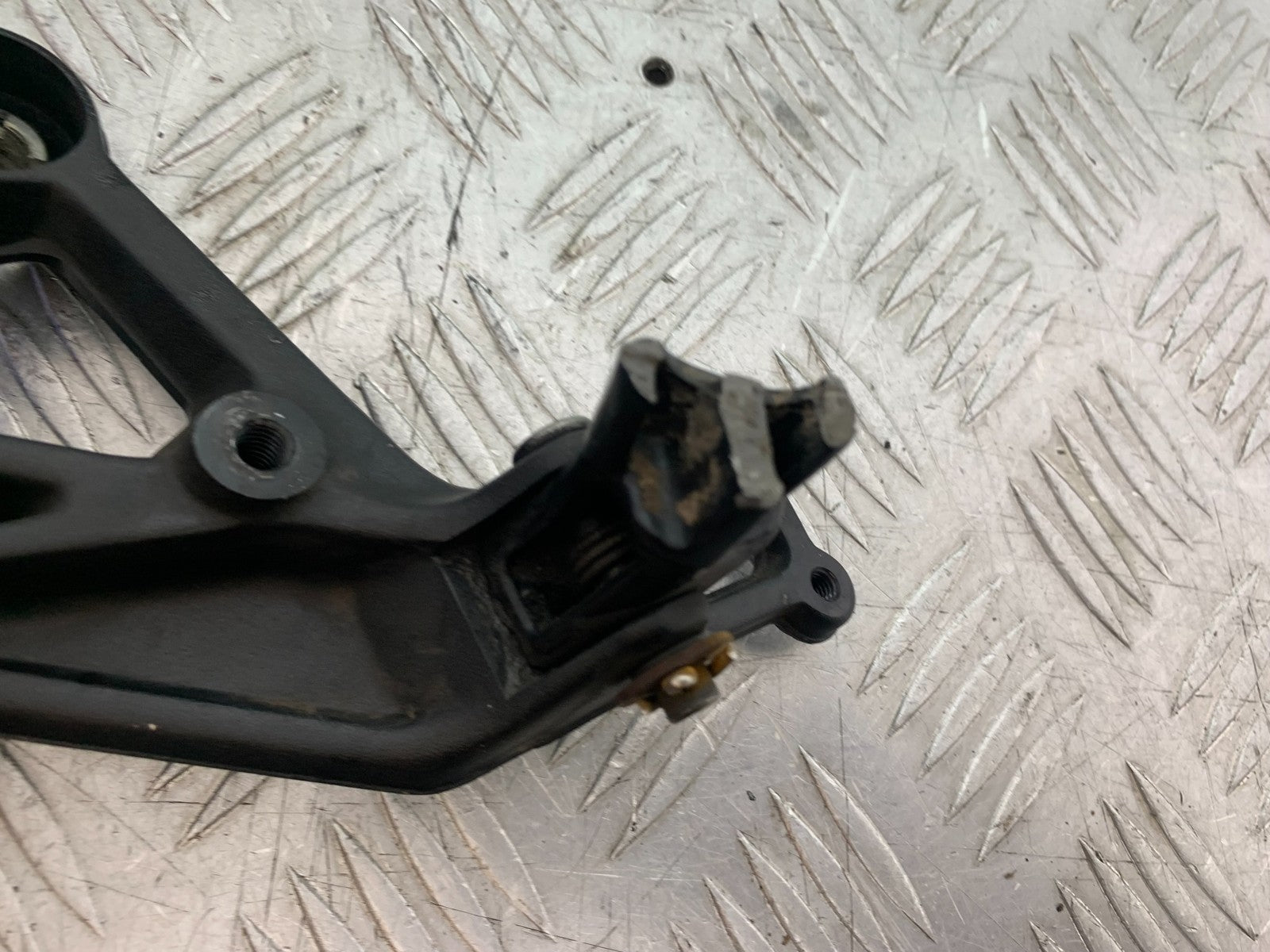 KTM DUKE 125 FRONT LEFT HANGER  YEAR 2017-2022 (CMB1274)
