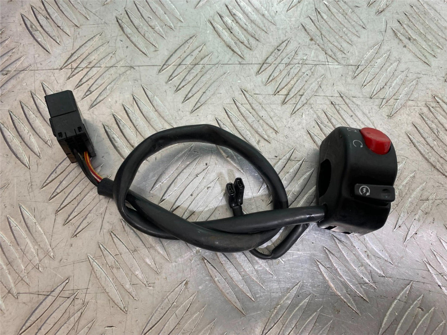 TRIUMPH SPEED TRIPLE R 1050 RIGHT SWITCH GEAR  2009 (CMB1183)
