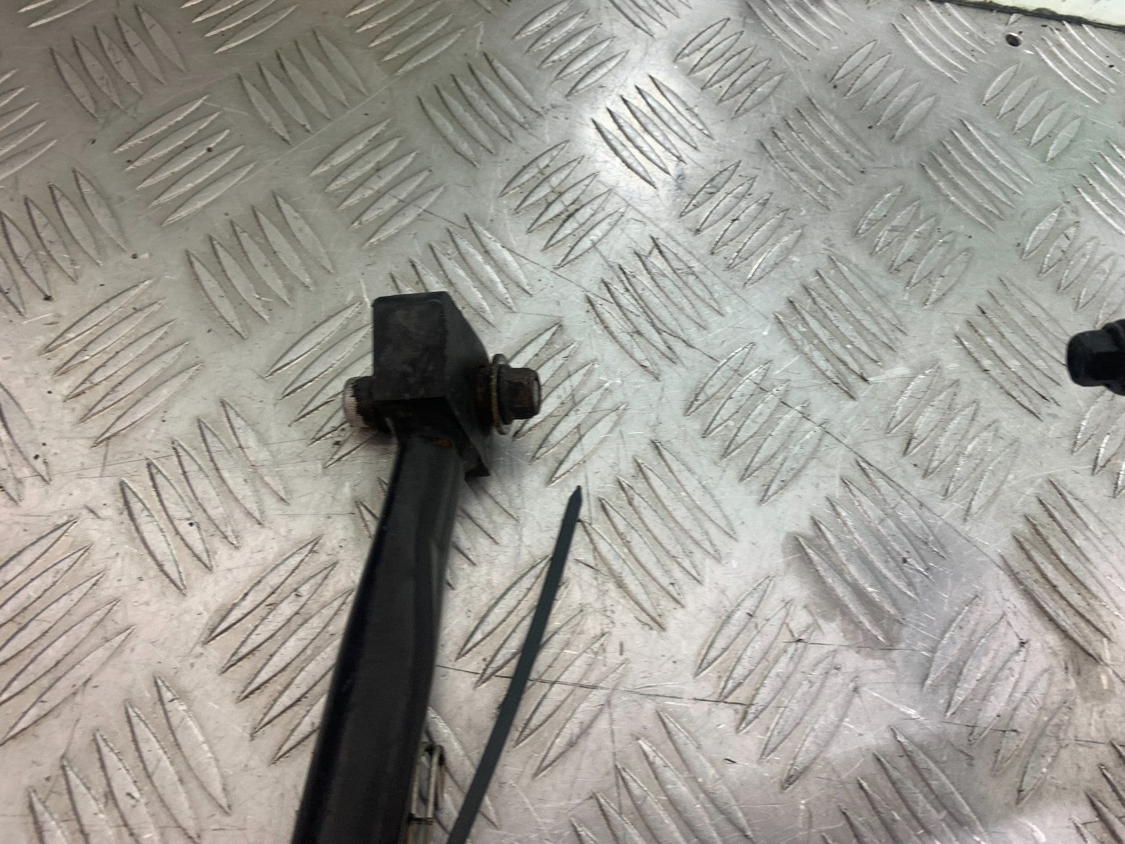 TRIUMPH 955i SPRINT ST CENTER STAND  1999-2004 (CMB1176)