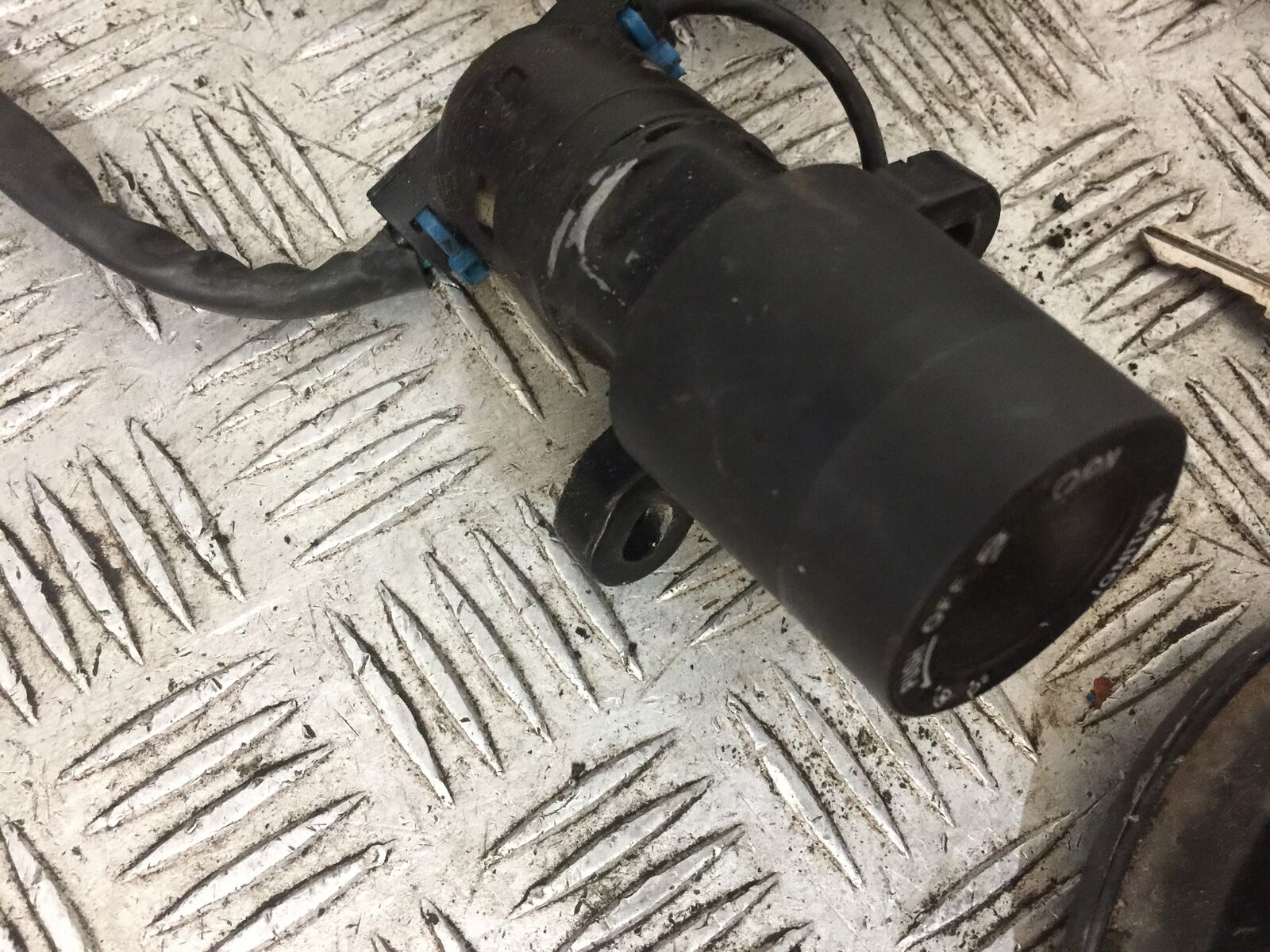 TRIUMPH TROPHY 1215 SE  ECU LOCKS KEY  2012-2017 (STOCK 740)