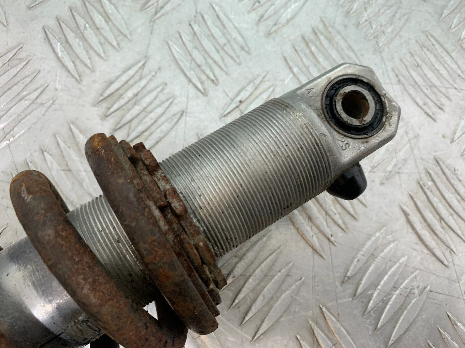 KAWASAKI ZZR1100 D REAR SHOCK   YEAR 1993-2001 (CMB1189)