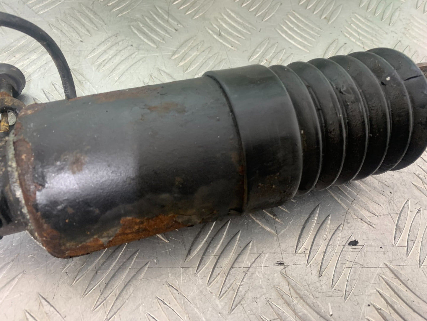 KAWASAKI GPZ600 GPZ 600 REAR SHOCK YEAR 1988-90 (CMB1258)