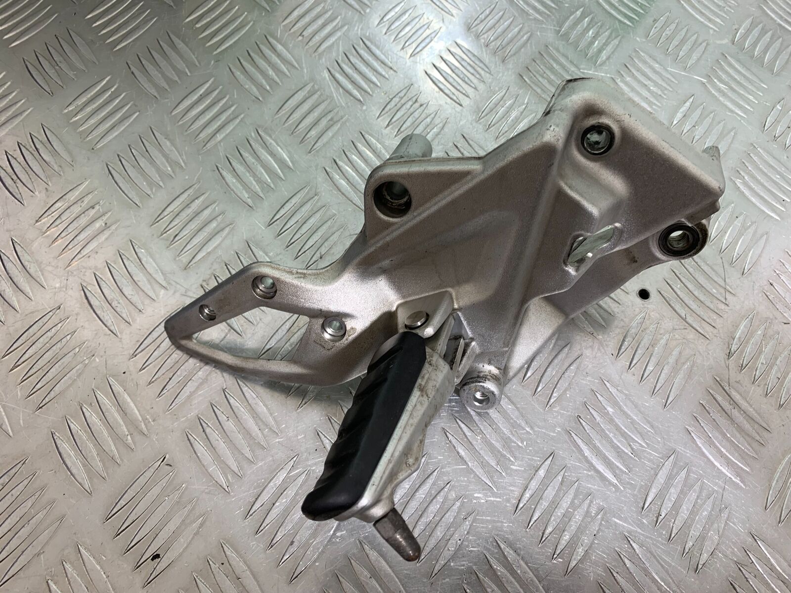 BMW F800 GT FRONT RIGHT HANGER AND PEG YEAR 2013-2017 (CMB1031)