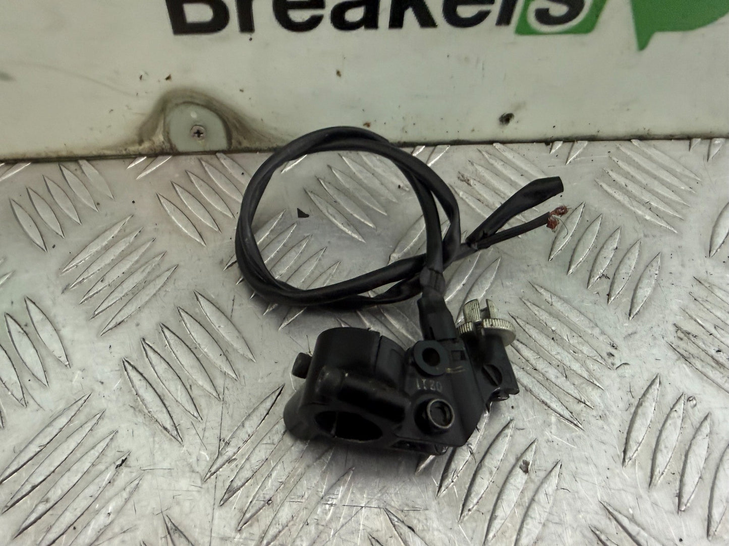 YAMAHA XT660 X OEM CLUTCH LEVER BRACKET YEAR 2004-2016 CMB1318