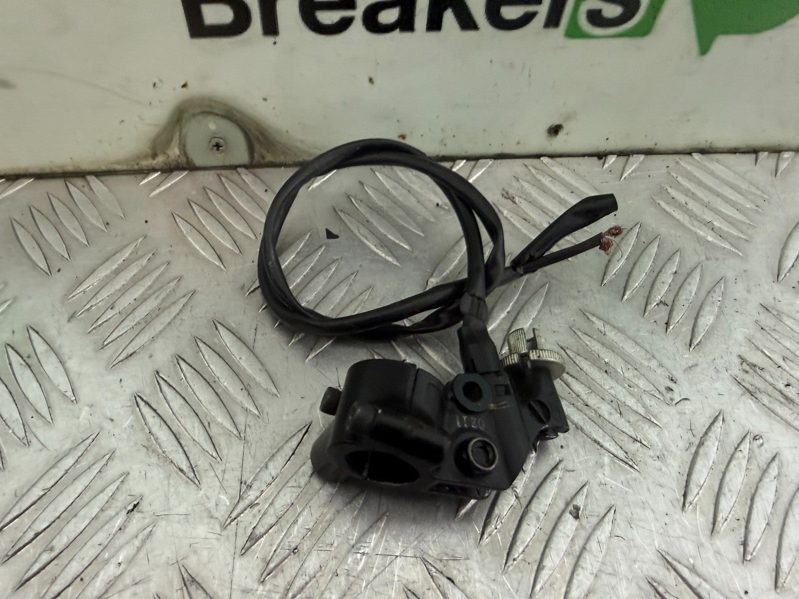 YAMAHA XT660 X OEM CLUTCH LEVER BRACKET YEAR 2004-2016 CMB1318