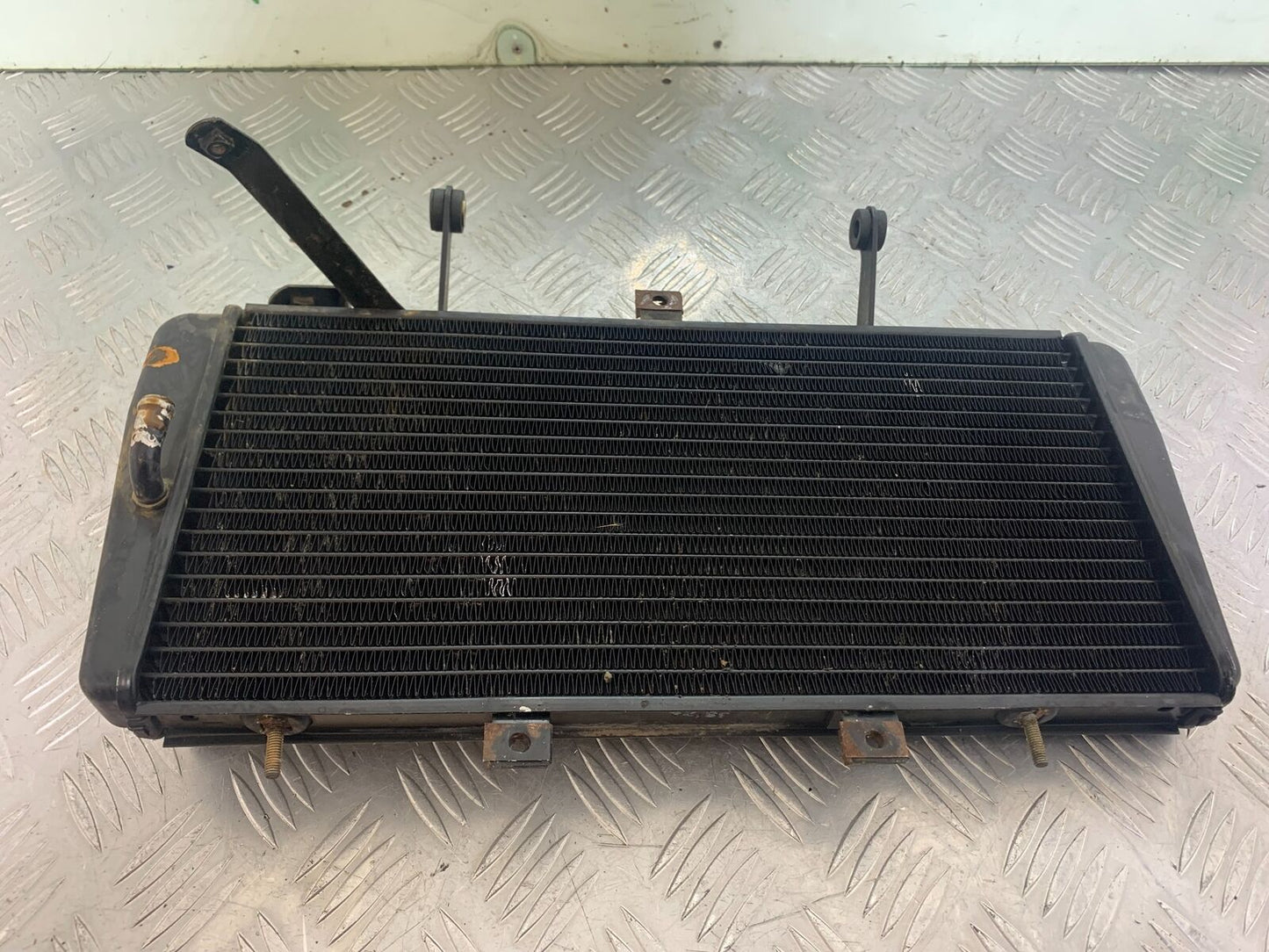 TRIUMPH 955i SPRINT ST RADIATOR  YEAR 1999-2004 (CMB1124)