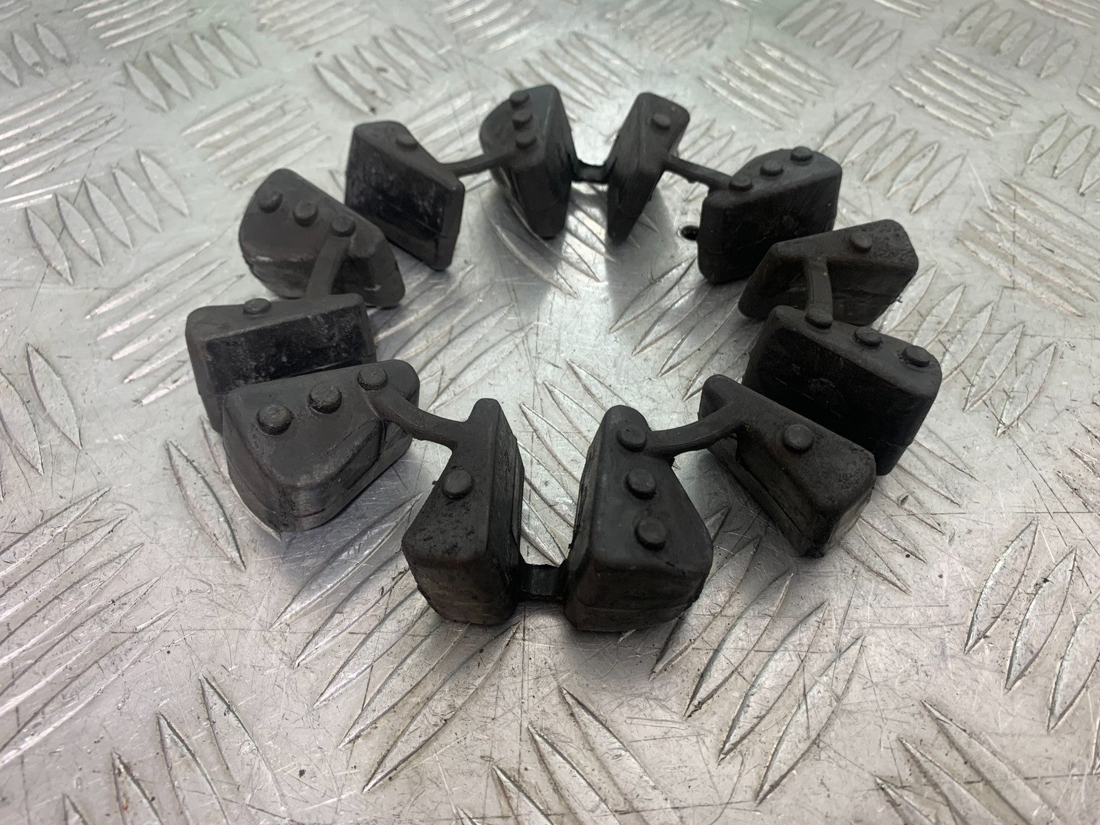 TRIUMPH TIGER 800 XRT CUSH DRIVE RUBBERS   2018-2020 (CMB1193)