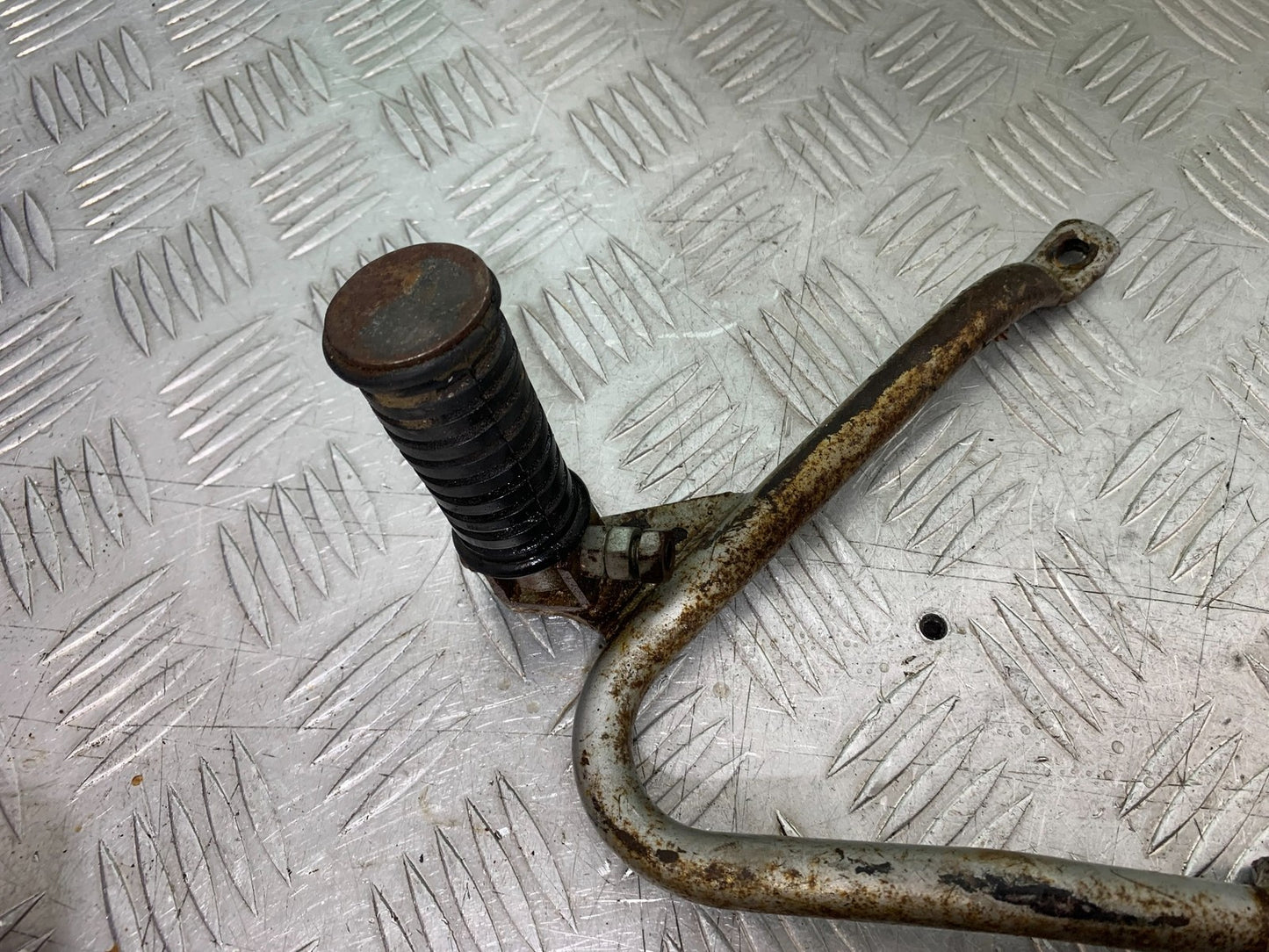 KAWASAKI KLR250 KLR 250 REAR HANGERS AND PEGS YEAR 1984-2001 (CMB1225)