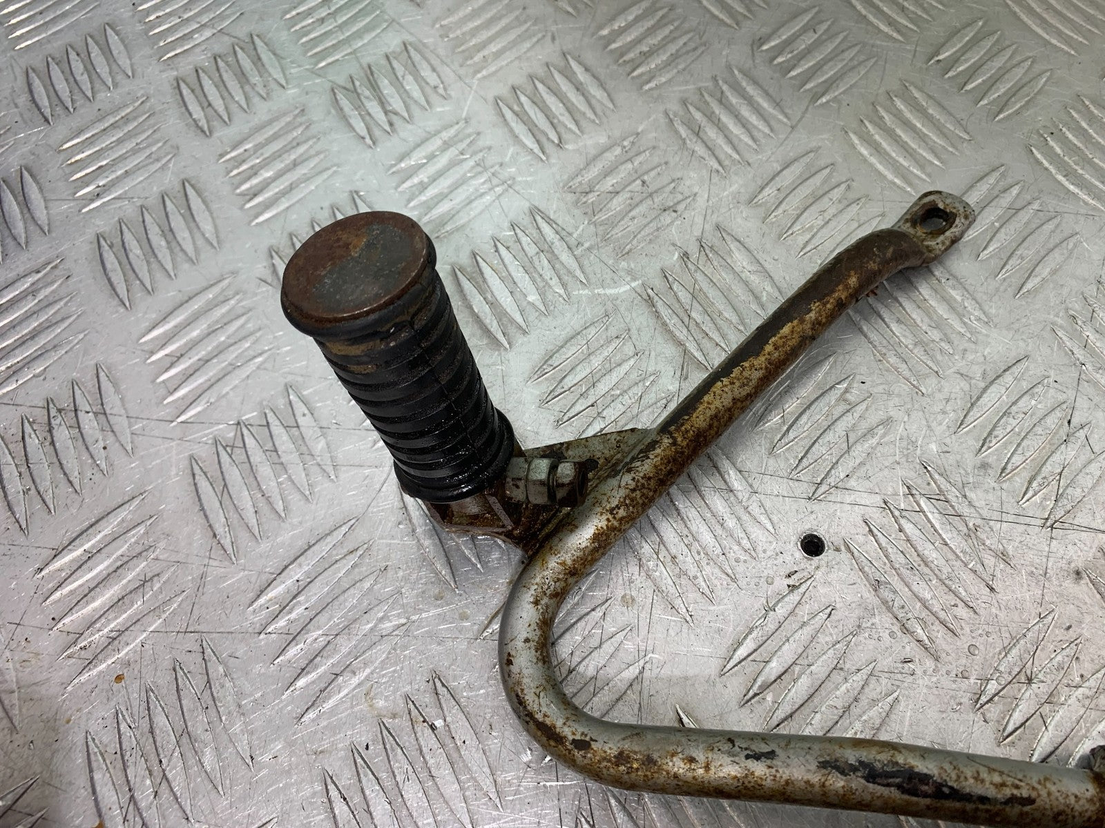 KAWASAKI KLR250 KLR 250 REAR HANGERS AND PEGS YEAR 1984-2001 (CMB1225)