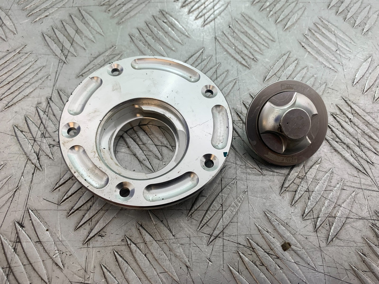 DUCATI 996 SPS 748 916 998 PETROL CAP  1999-2000 (CMB1209)