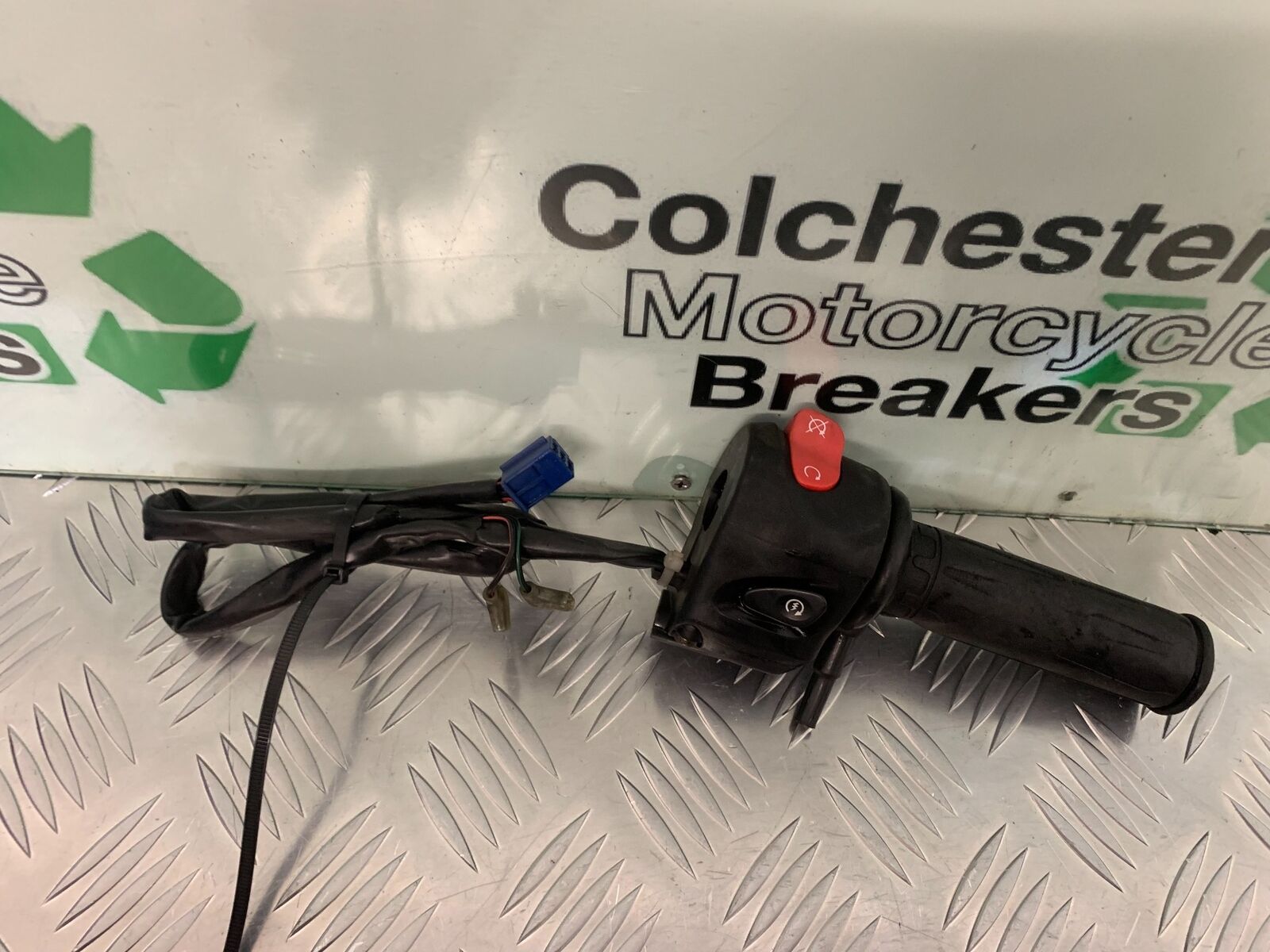 YAMAHA FZ6 FAZER RIGHT SWITCH GEAR YEAR 2004-2007 (STOCK 955)