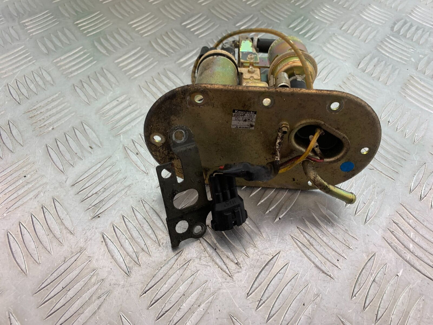 KAWASAKI ZX12R ZX12 R PETROL PUMP  YEAR 2000-01 (CMB1038)