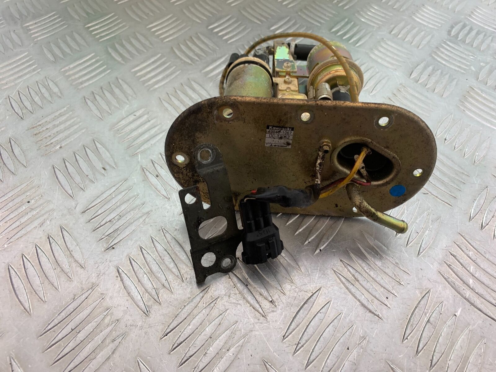 KAWASAKI ZX12R ZX12 R PETROL PUMP  YEAR 2000-01 (CMB1038)