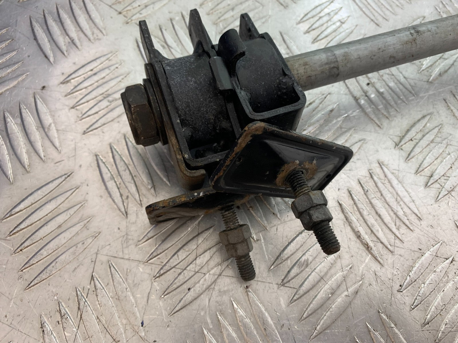HONDA CBF600 CBF 600 REAR WHEEL SPINDLE  YEAR 2004 -07 (CMB1247)