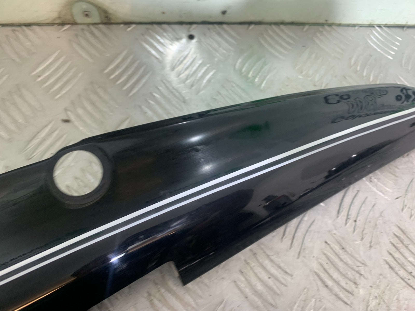 BMW R850 R R850R LEFT SEAT PANEL  YEAR 1994-2002 (CMB1170)