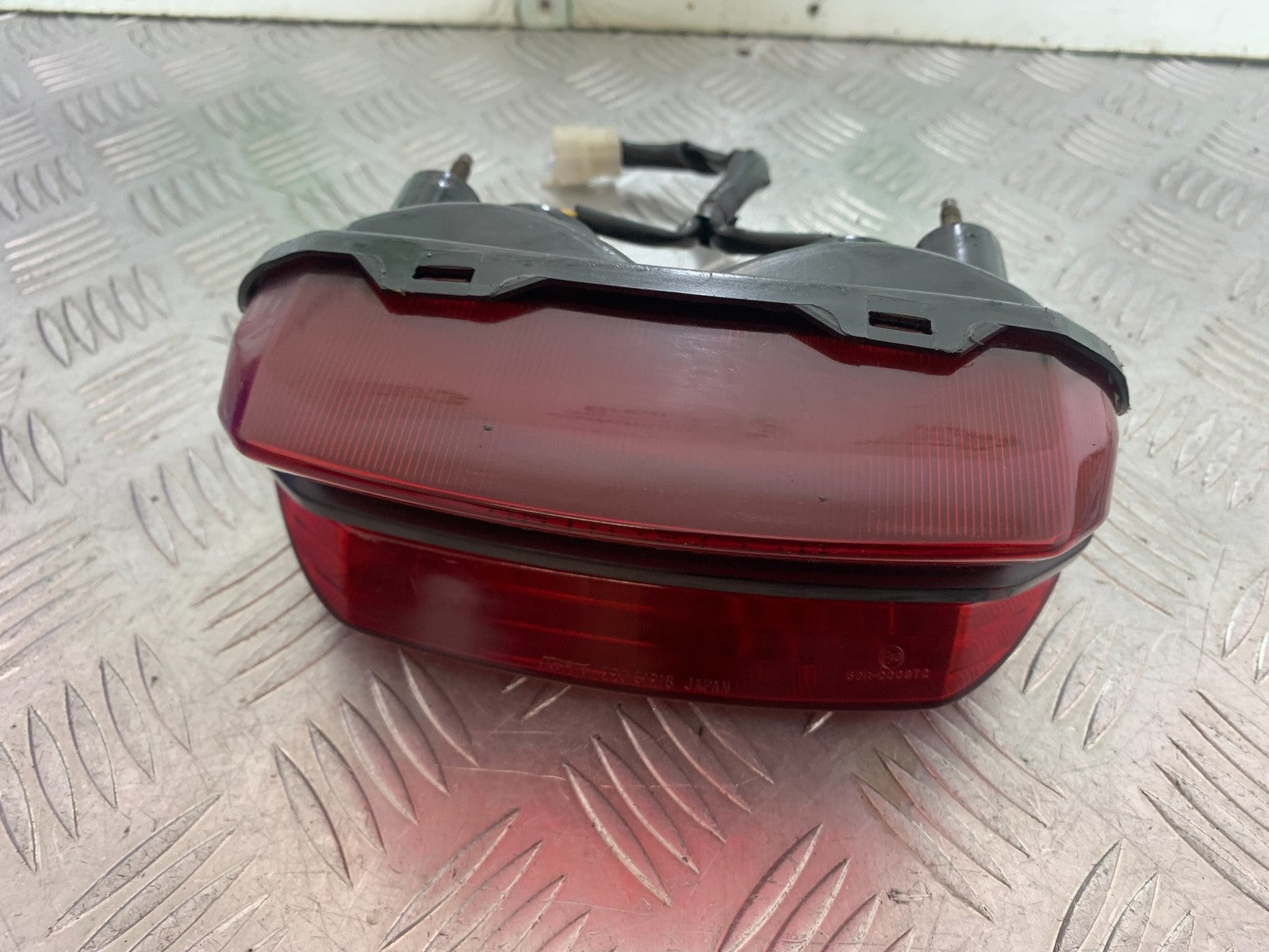 YAMAHA XJR1300 XJR 1300 REAR LIGHT  YEAR  1999-2003 (CMB1119)