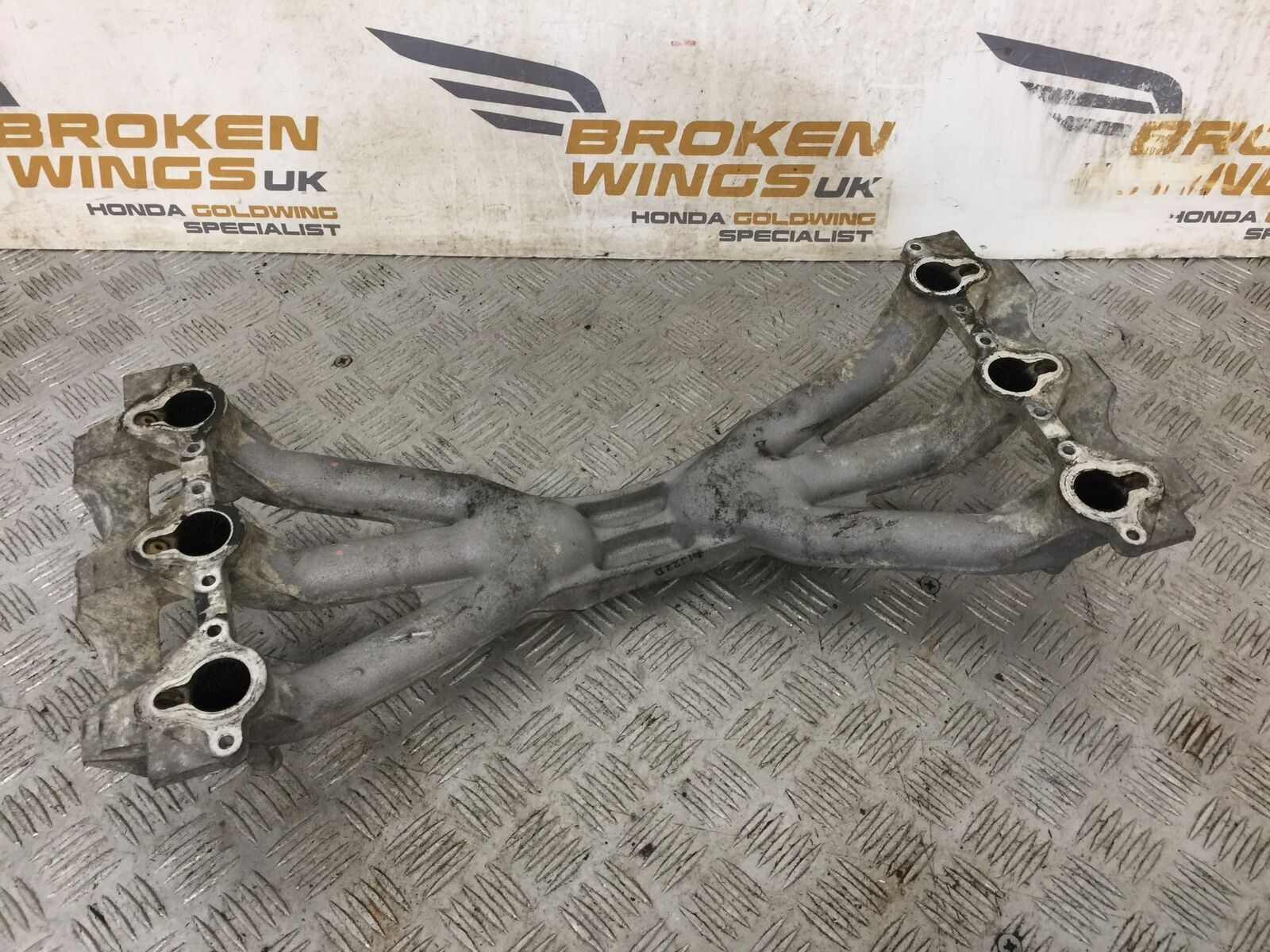 HONDA GL1800 GL 1800 CARB MANIFOLDS   YEAR 2004-10 ABS (STOCK 890)