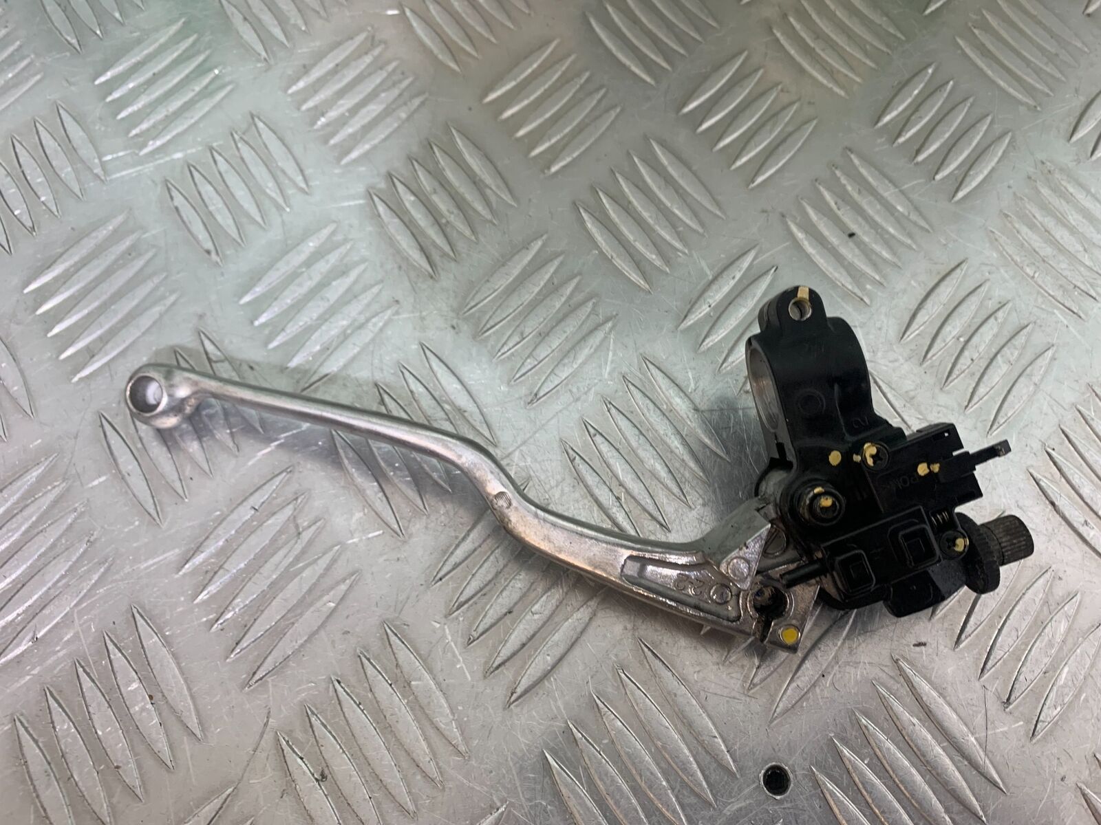 KAWASAKI Z300 ER300 CLUTCH LEVER AND BRACKET  YEAR 2016-2018  (CMB1056)