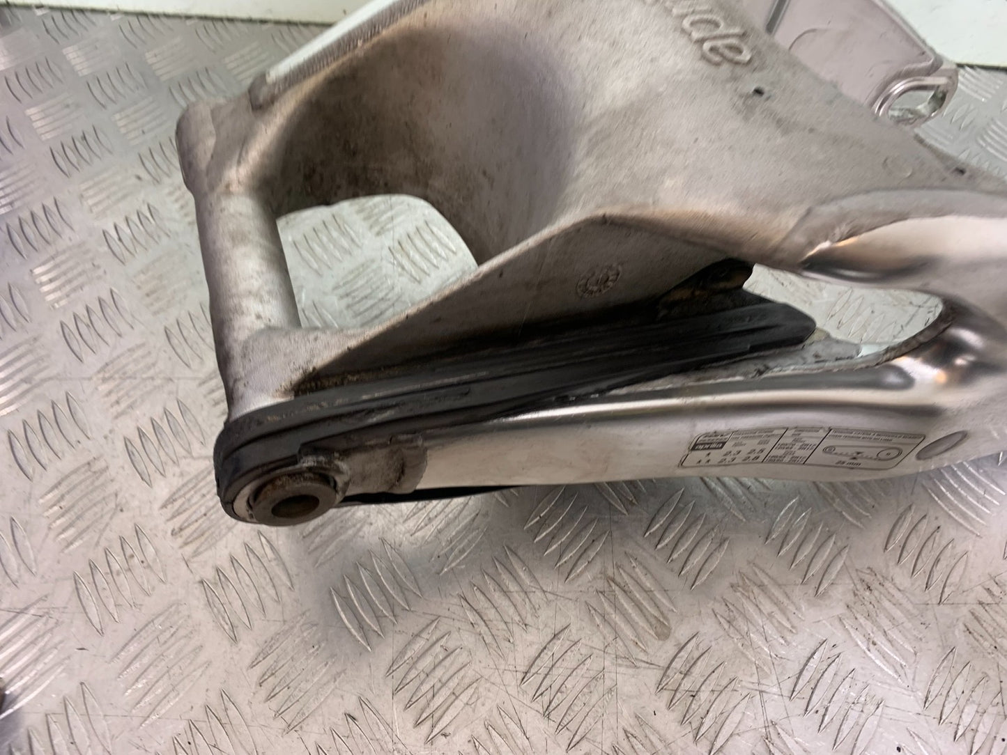 APRILIA RSV1000 RSV 1000 MILLE SWINGARM  1998- 2003 (CMB1184)