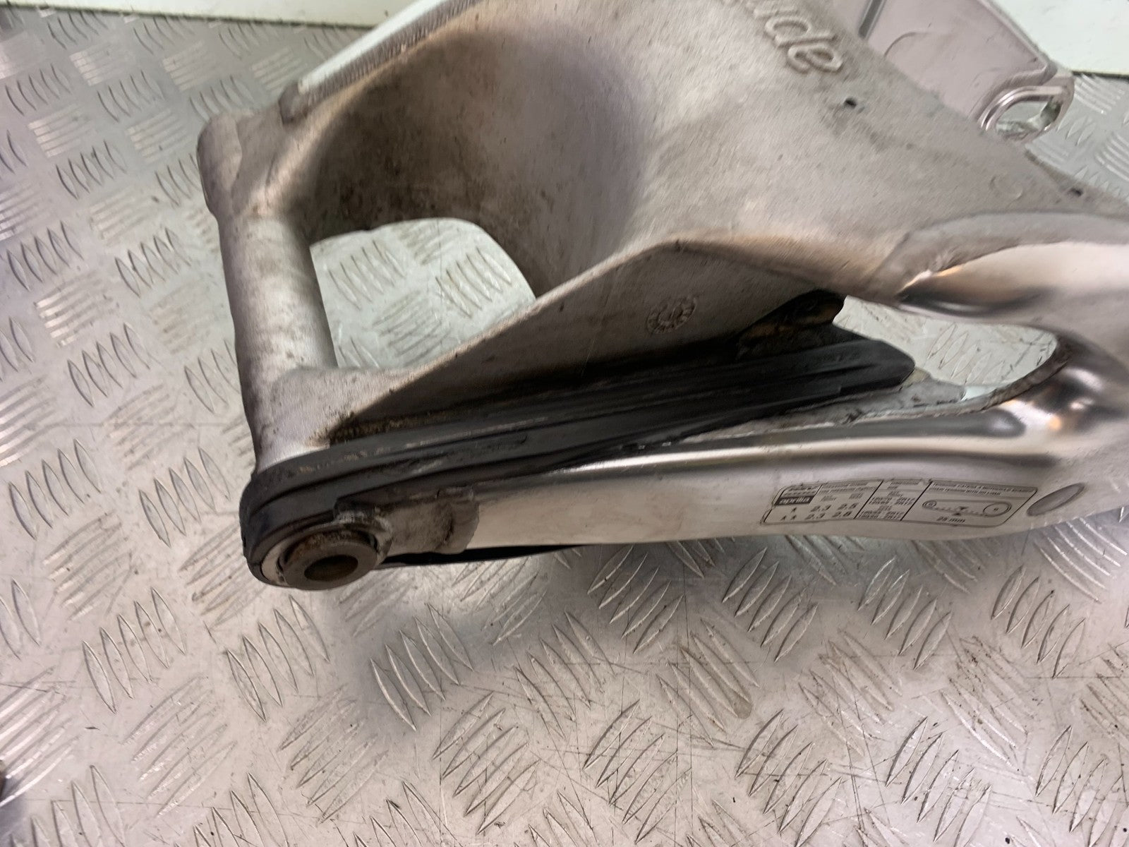 APRILIA RSV1000 RSV 1000 MILLE SWINGARM  1998- 2003 (CMB1184)