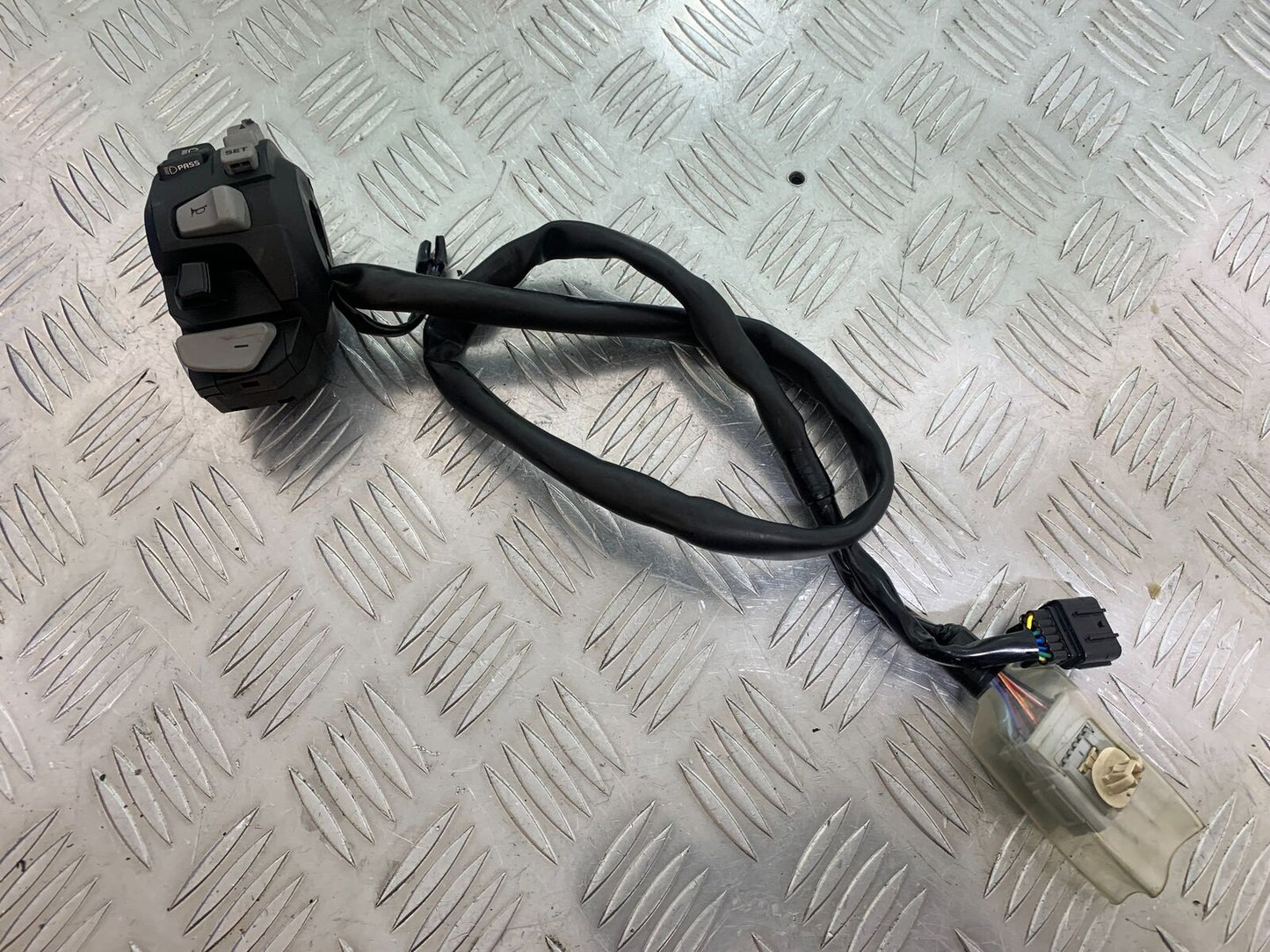 HONDA CRF1000 (DCT) AFRICA TWIN LEFT SWITCH GEAR   YEAR 2017 (CMB1030)
