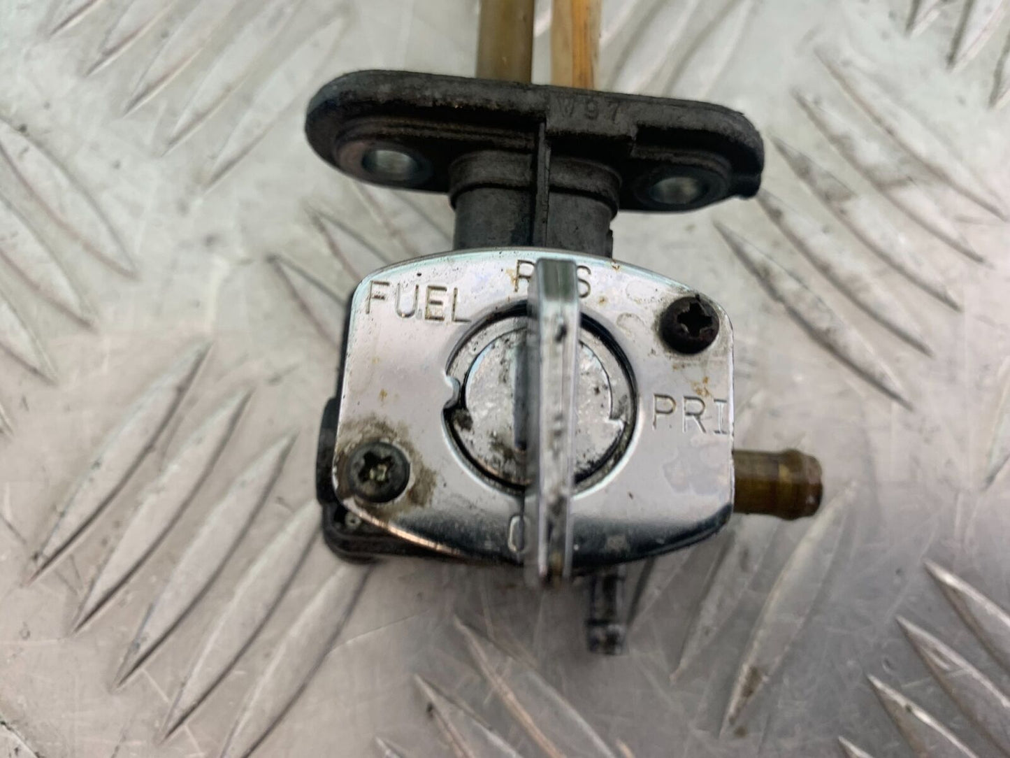 KAWASAKI Z750 ZR750 ZR-7S PETROL TAP   YEAR 1999-05 (CMB1135)