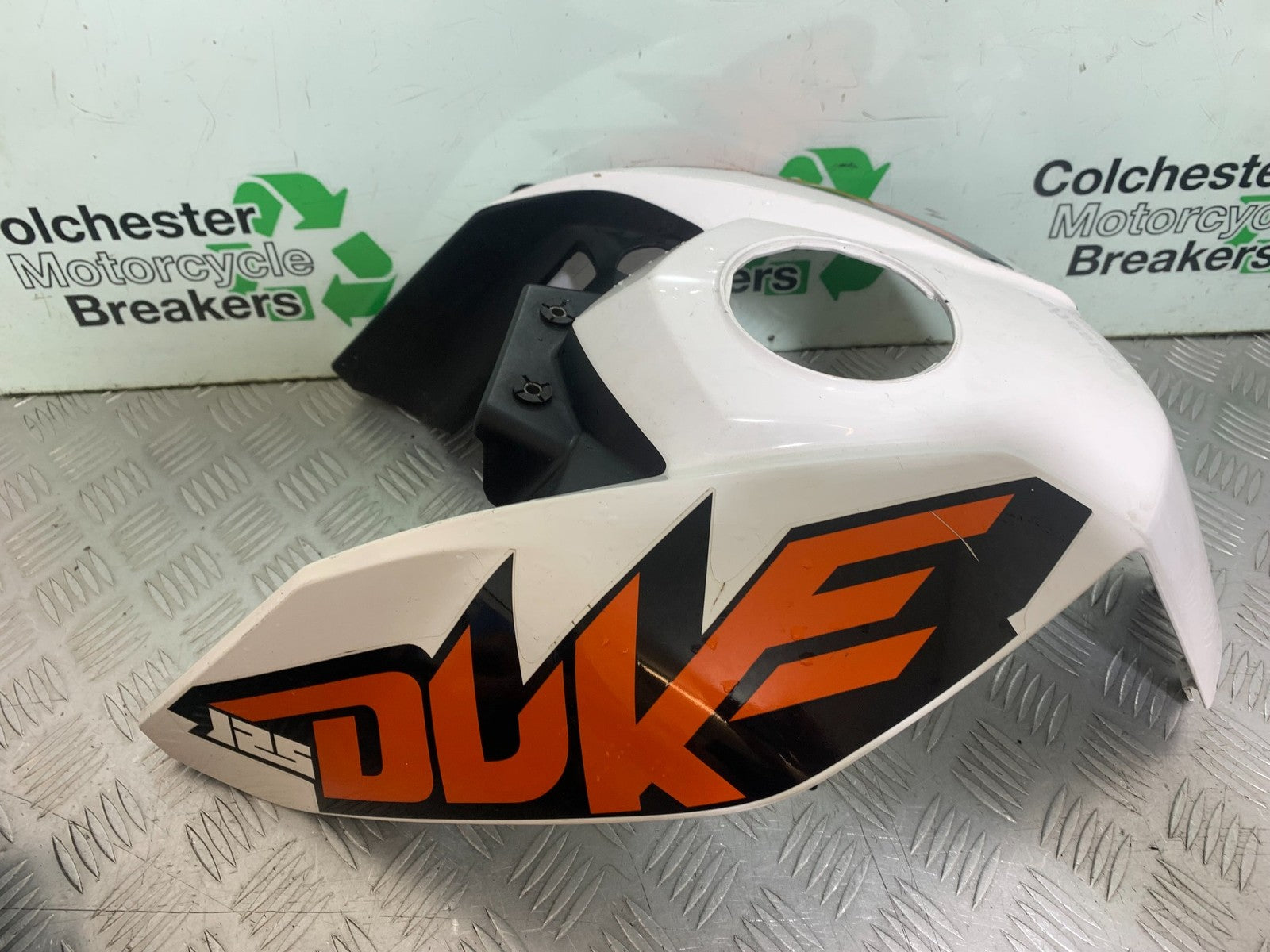 KTM DUKE 125 TANK COWL   YEAR 2012-2016 (CMB1317)