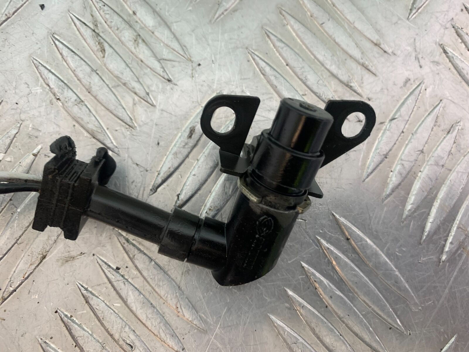 TRIUMPH 955i SPRINT ST IGNITION PICK UP SENSOR YEAR 1999-2004 (STOCK 735)