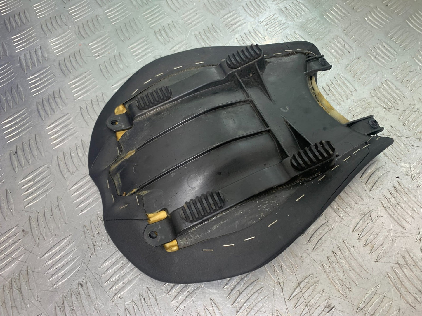 DUCATI 1198 S FRONT SEAT  YEAR 2009-2011 (CMB1219)