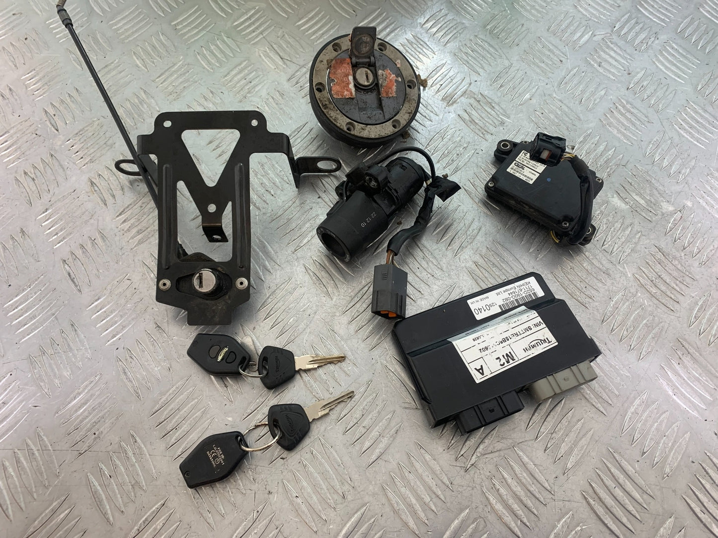 TRIUMPH TIGER 800 ECU LOCKS KEYS (NON ABS)  YEAR 2011-2013  (CMB1113)