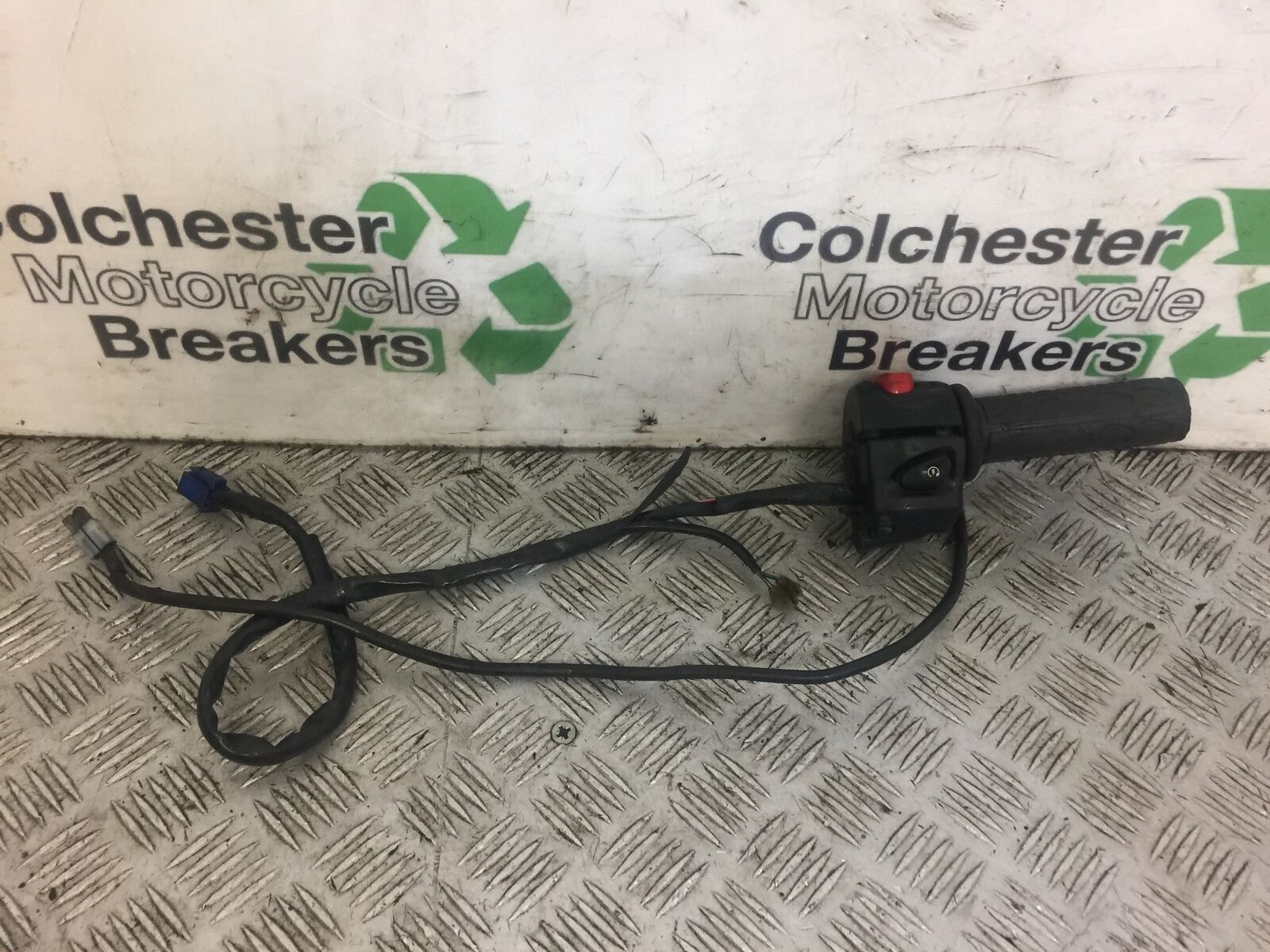 YAMAHA FZ6 RIGHT SWITCH GEAR  YEAR 2005 (STOCK 473)