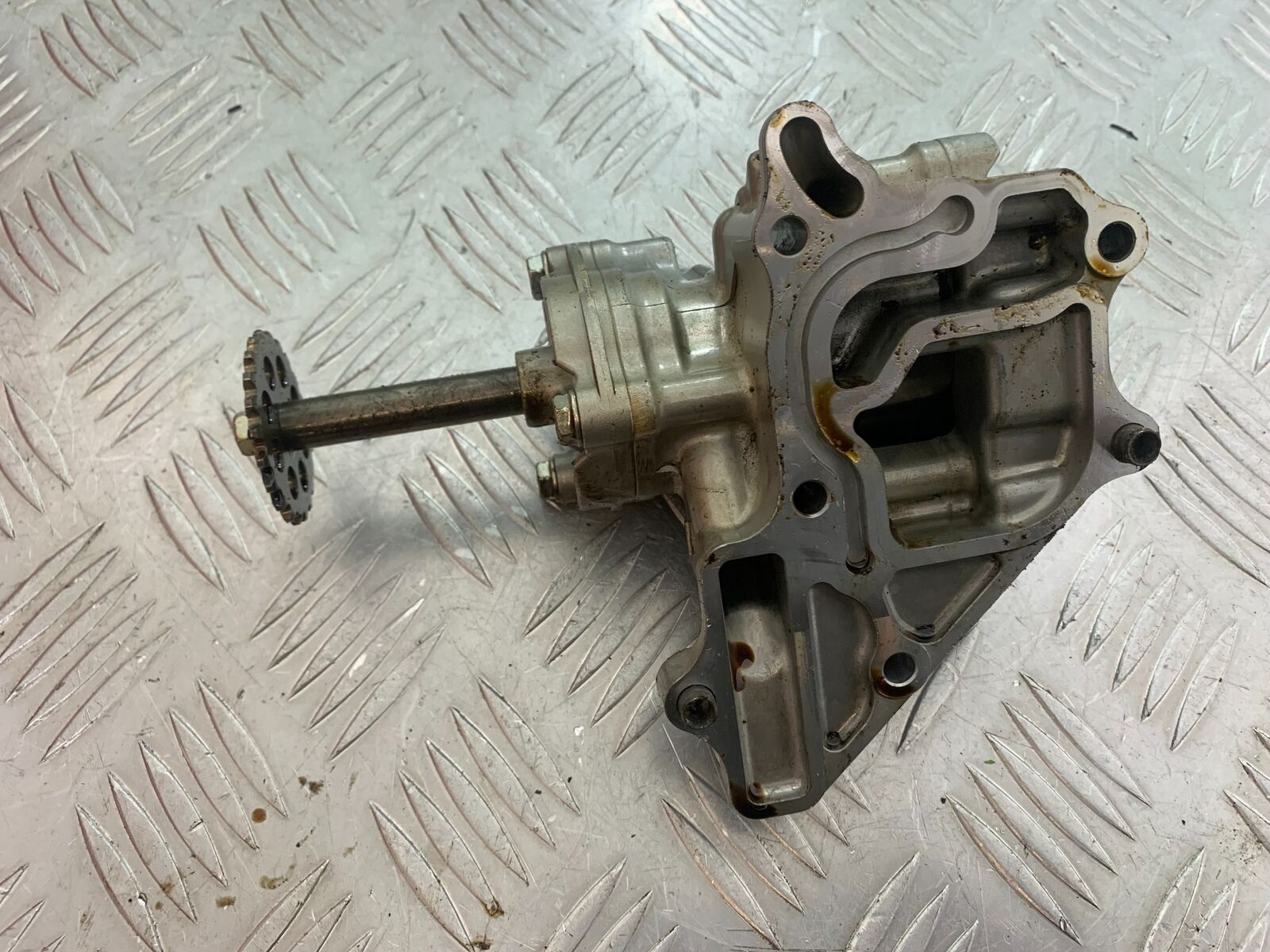 HONDA VFR1200 VFR 1200 FA OIL PUMP YEAR 2010-11 CMB1088)