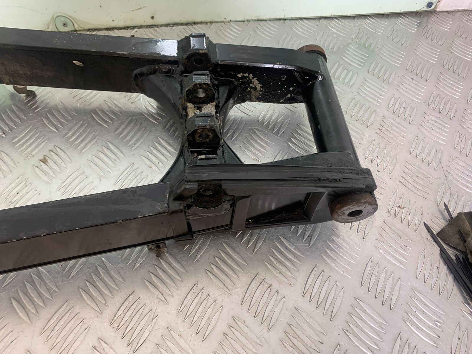 YAMAHA FJ1100 FJ 1100 SWINGARM   YEAR 1984-1985 (CMB1101)