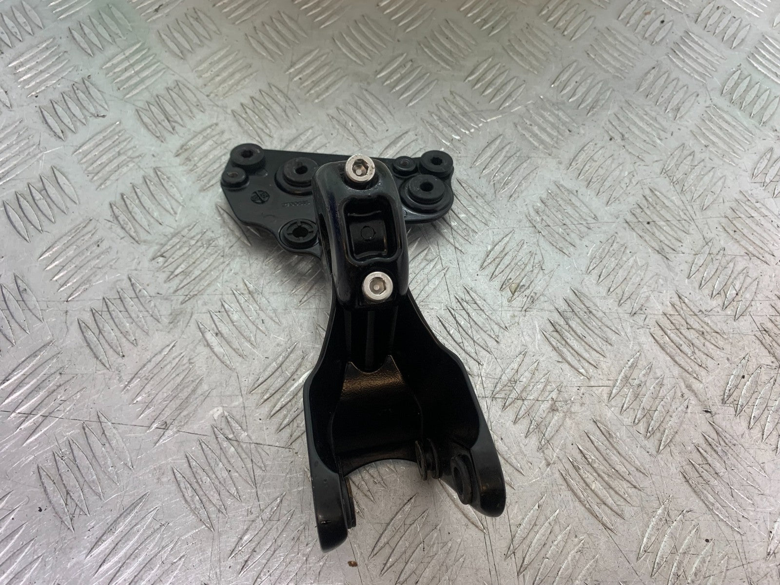 TRIUMPH 1050 SPEED TRIPLE HEADLIGHT BRACKET  YEAR 2005-2007 (CMB1322)