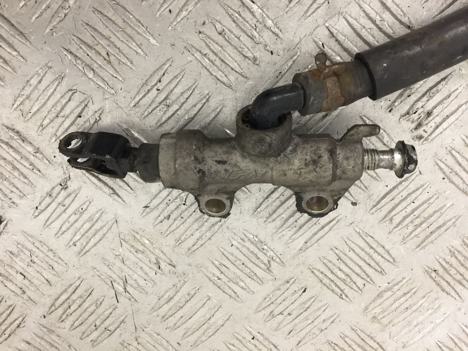 KAWASAKI ZX9R ZX9B REAR BRAKE MASTER CYLINDER  YEAR 1994 (STOCK 860)