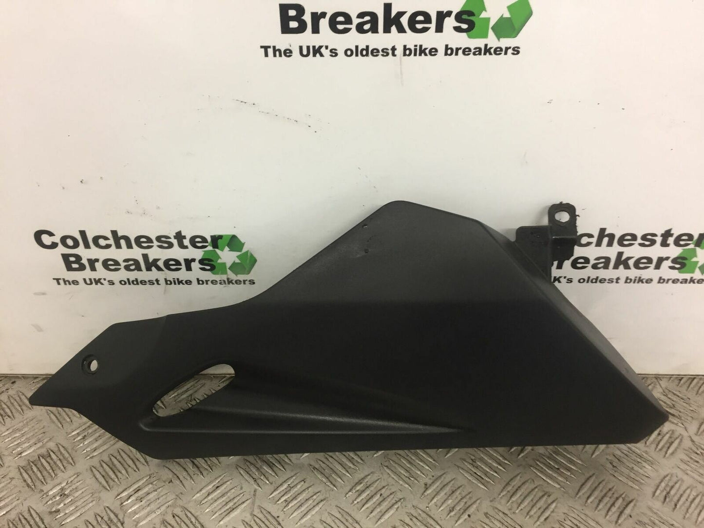 HONDA CBR125 CBR 125 RIGHT BELLY PAN YEAR 2011-2014