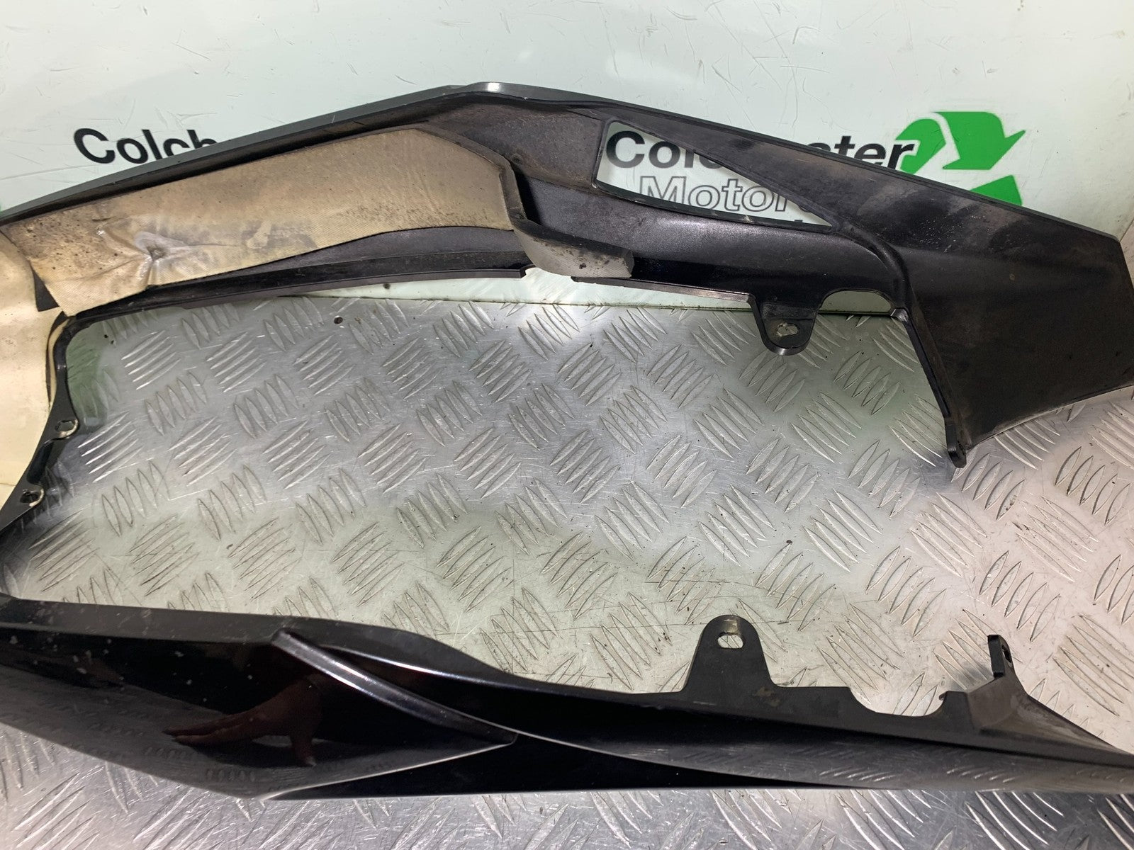 TRIUMPH 1050 SPRINT ST TAIL PIECE SEAT UNIT   2003-2011 (CMB1285)