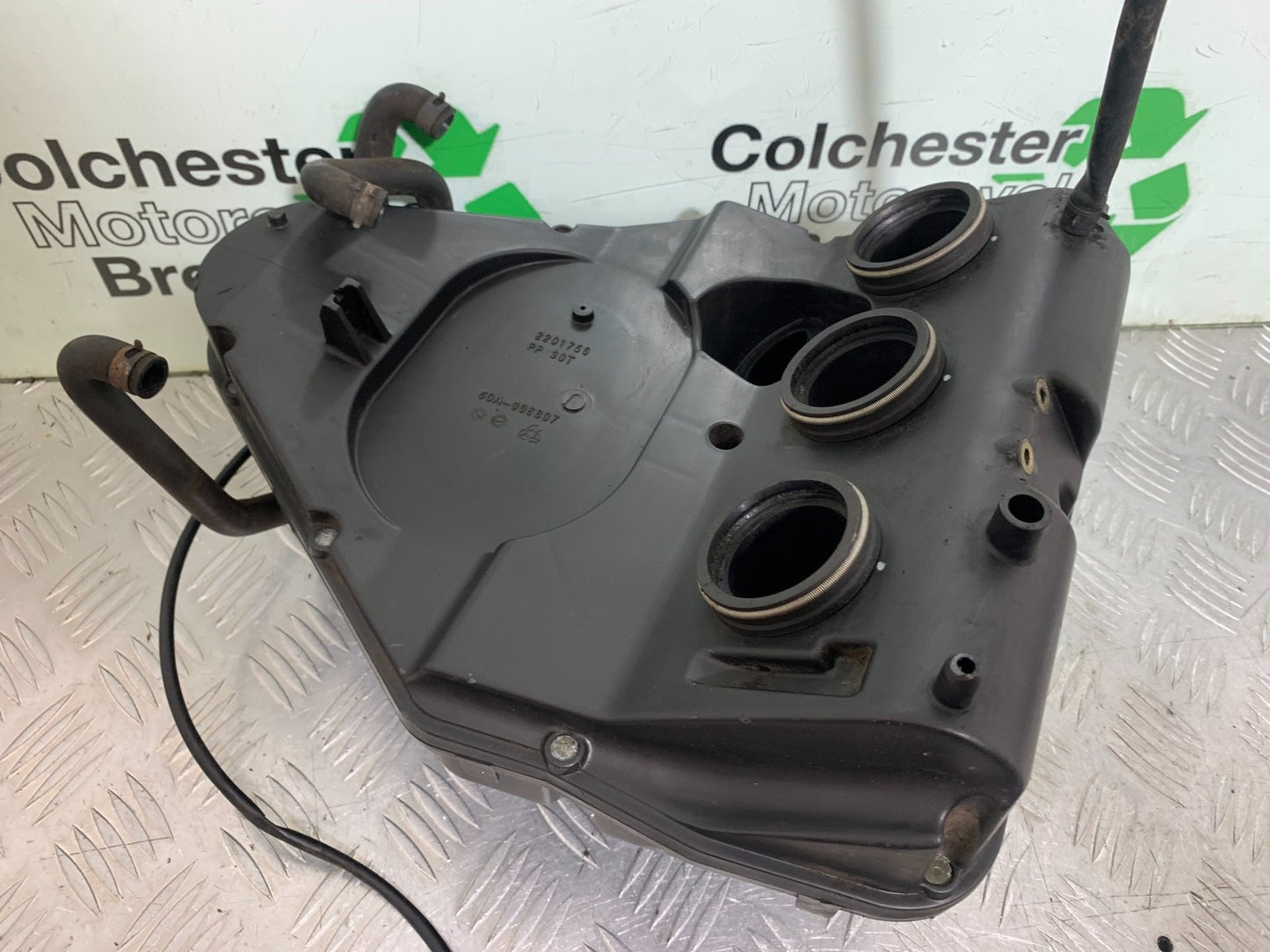 TRIUMPH 955i SPRINT ST AIRBOX YEAR 1999-04 (CMB1230)