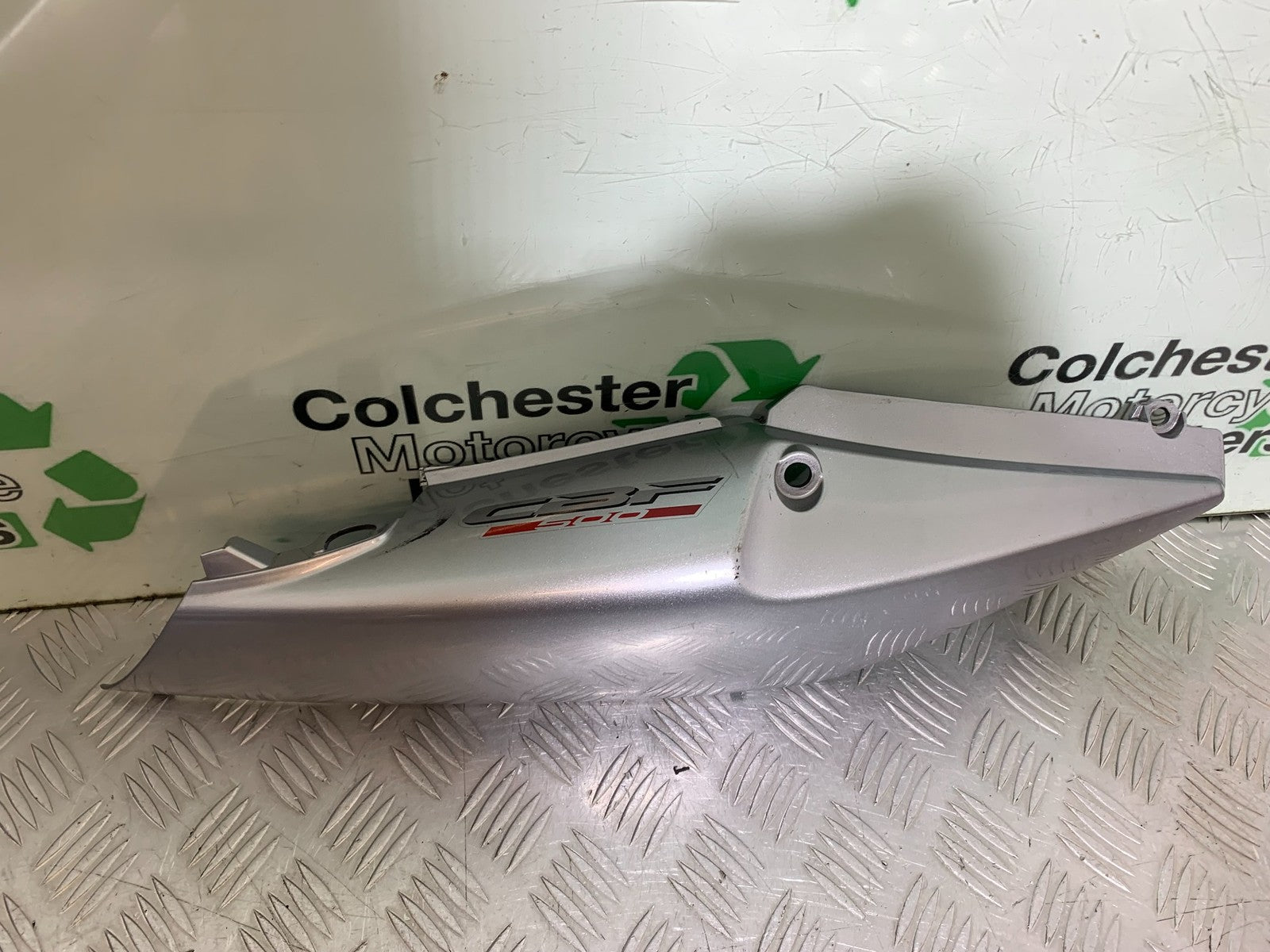 HONDA CBF500 CBF 500 RIGHT SEAT PANEL    YEAR 2004-2008  (CMB1294)