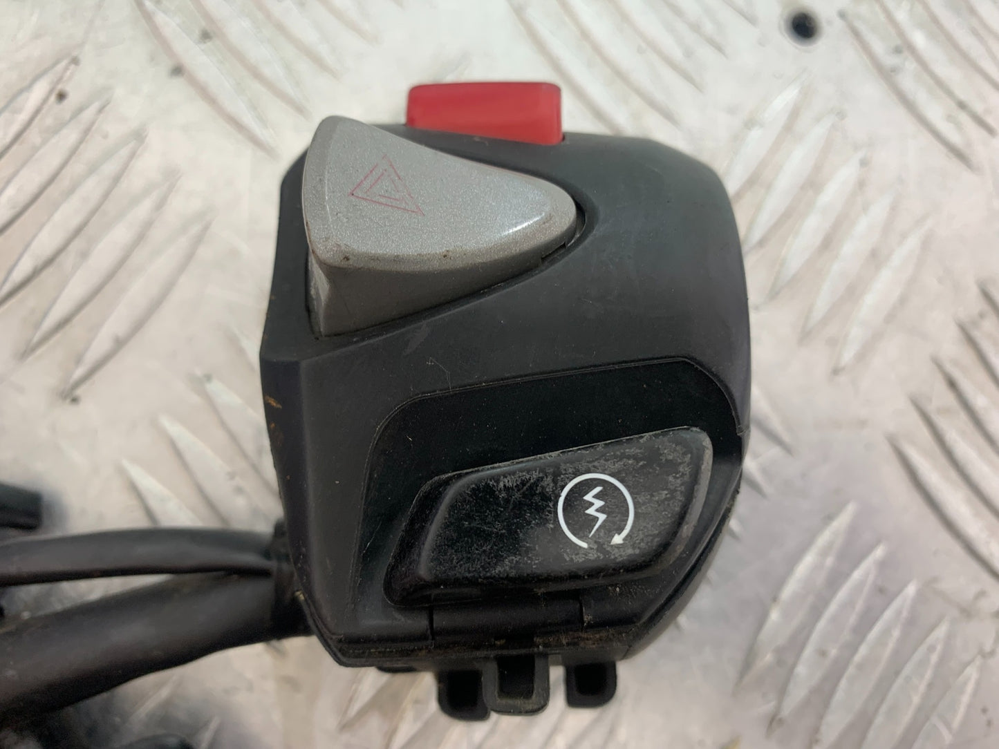HONDA CBR500R CBR 500 R RIGHT SWITCH GEAR   YEAR 2012-16 (CMB1151)