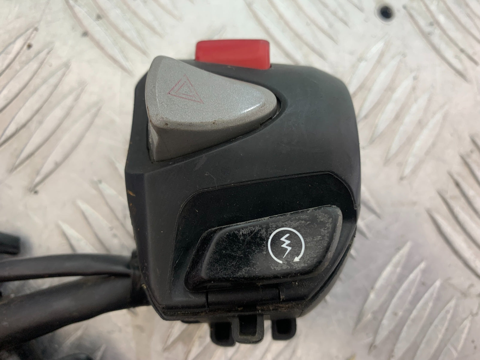 HONDA CBR500R CBR 500 R RIGHT SWITCH GEAR   YEAR 2012-16 (CMB1151)