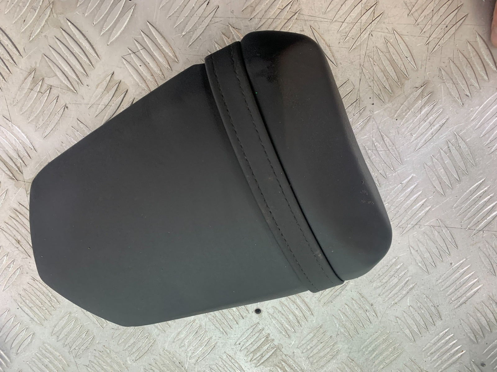 YAMAHA YZF R1 REAR SEAT  YEAR 2004-2006 (CMB1155)