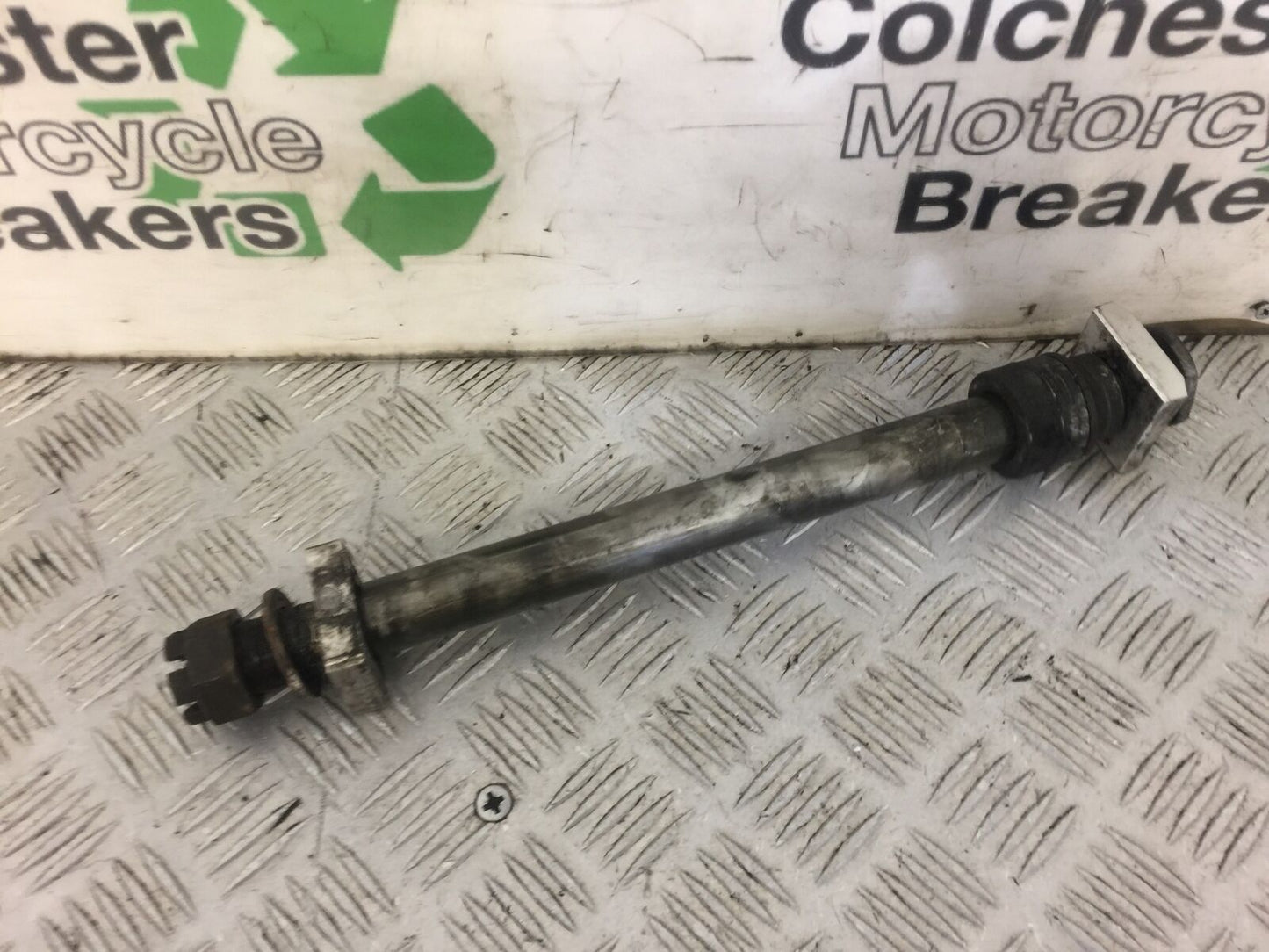 KAWASAKI ZX6R ZX6 J  REAR WHEEL SPINDLE  YEAR 2000  (STOCK 456)