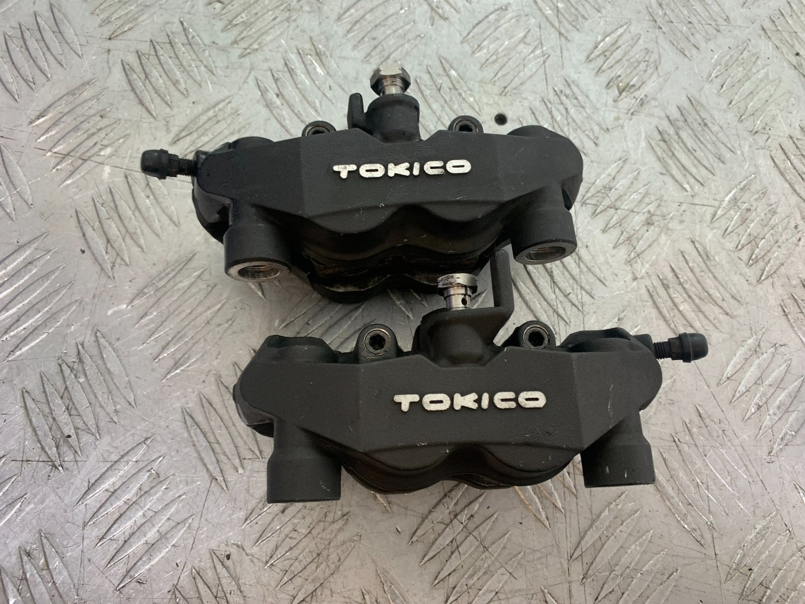 TRIUMPH 1050 SPEED TRIPLE FRONT BRAKE CALIPERS   YEAR 2005-2007 (CMB1322)